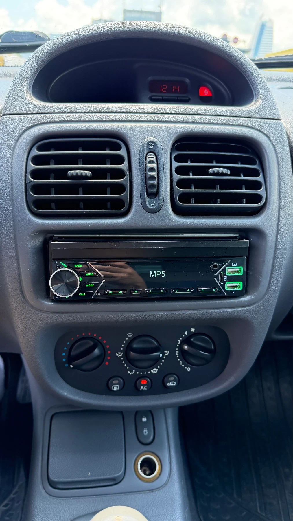 Renault Clio, снимка 9 - Автомобили и джипове - 54892238