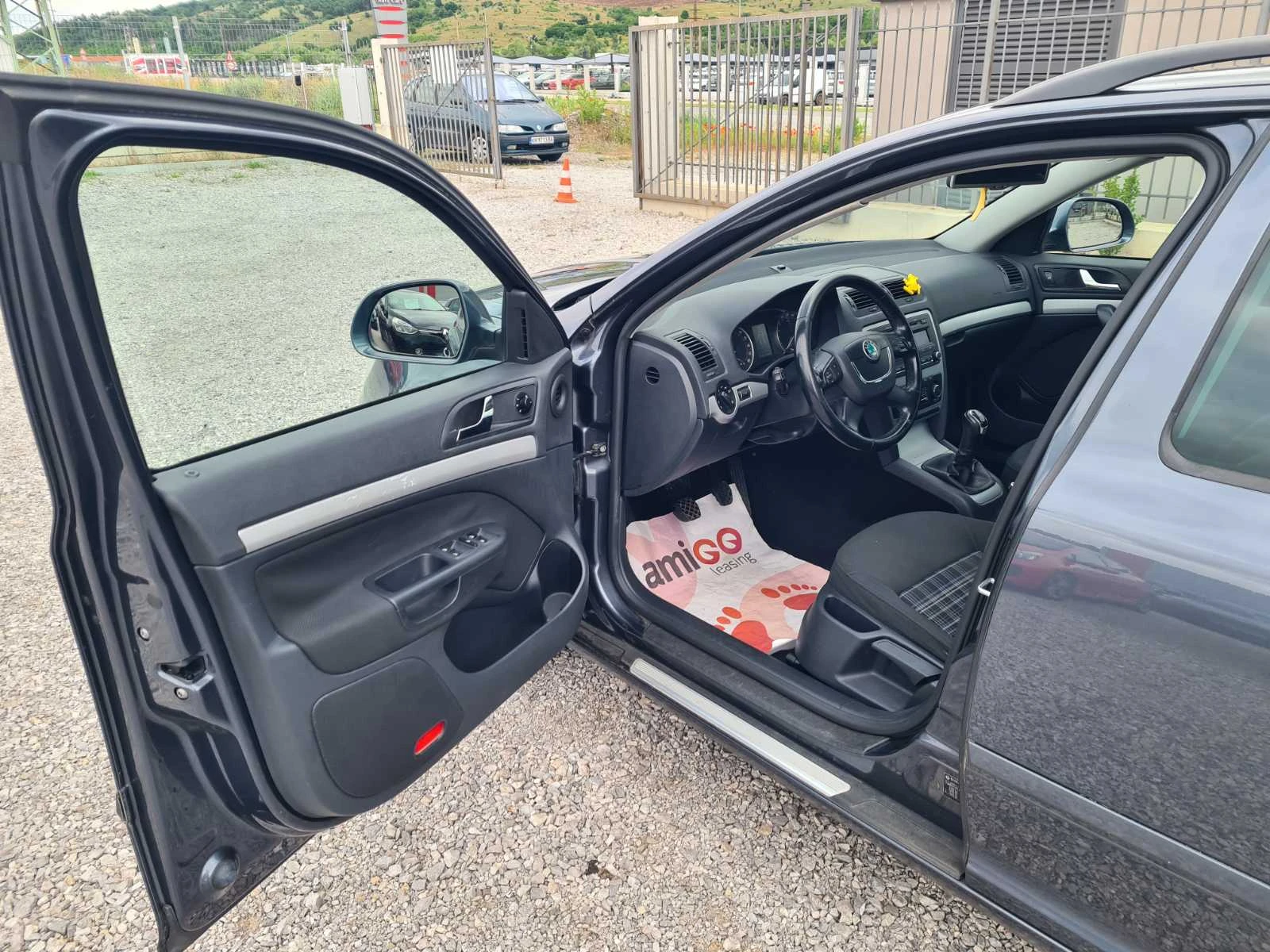 Skoda Octavia 1.6HDI DIZEL, снимка 4 - Автомобили и джипове - 54908855