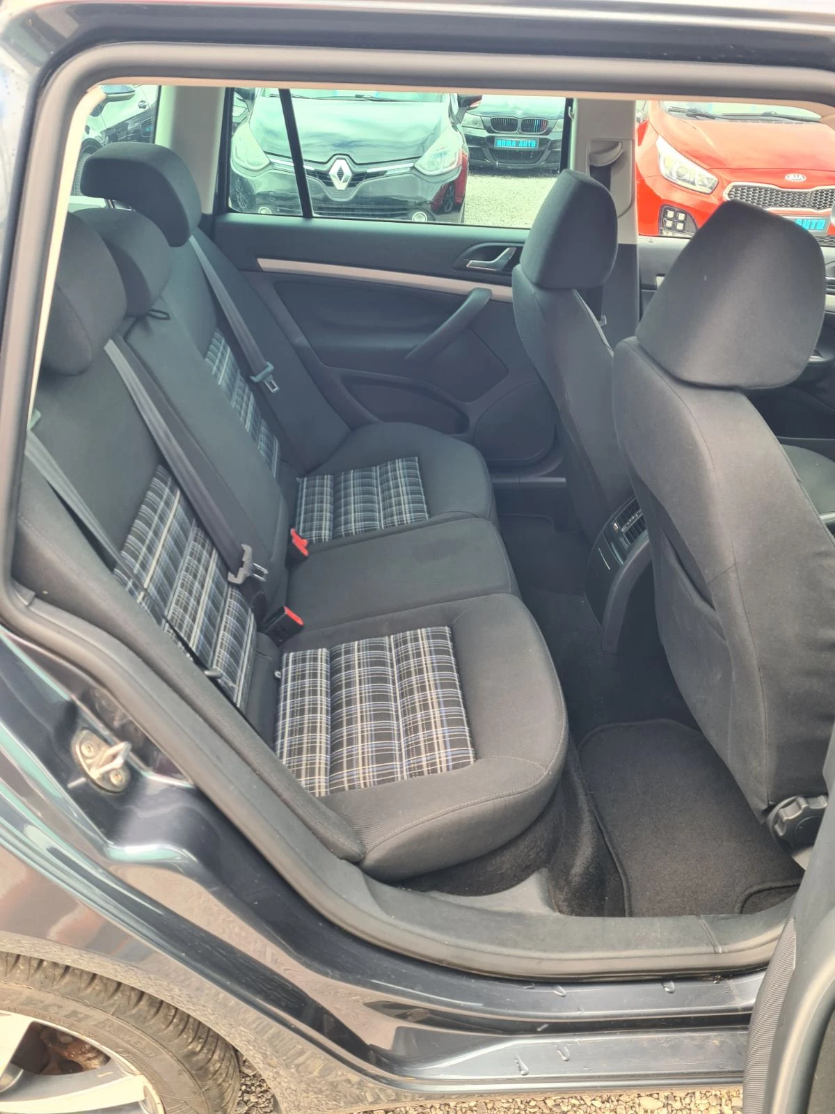Skoda Octavia 1.6HDI DIZEL, снимка 3 - Автомобили и джипове - 54908855