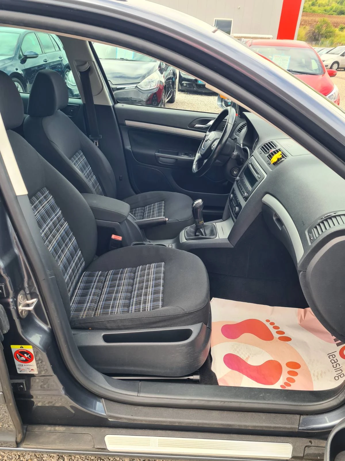 Skoda Octavia 1.6HDI DIZEL, снимка 17 - Автомобили и джипове - 54908855