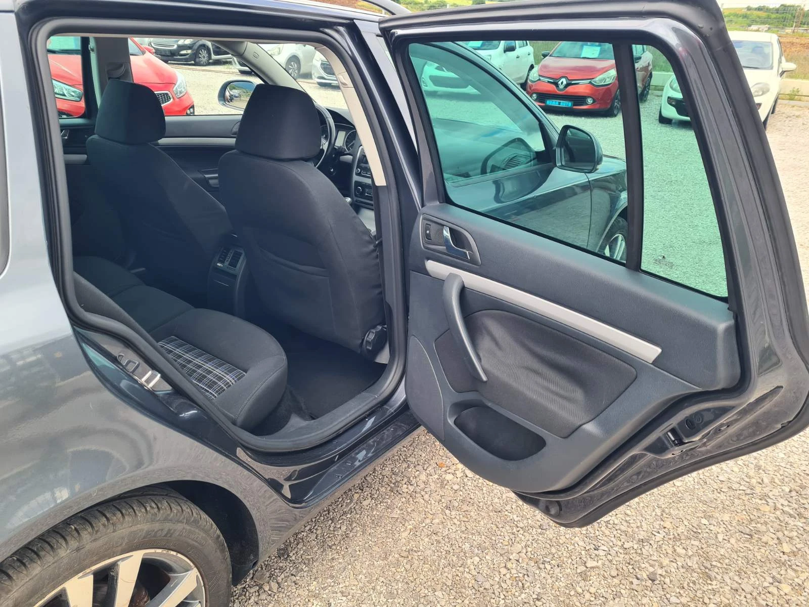 Skoda Octavia 1.6HDI DIZEL, снимка 5 - Автомобили и джипове - 54908855