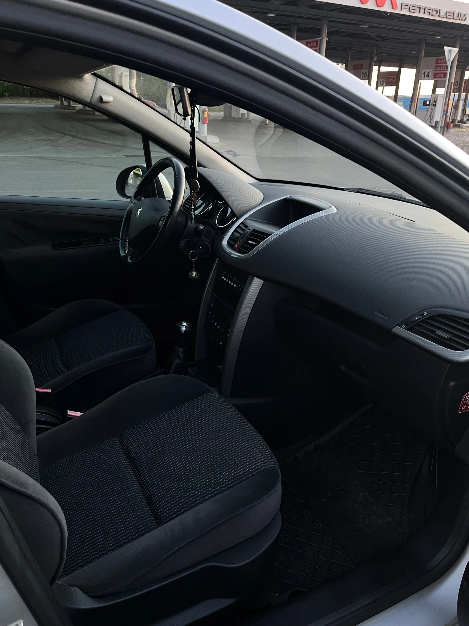 Peugeot 207 1.6HDI - на реални километри, снимка 10 - Автомобили и джипове - 55218723