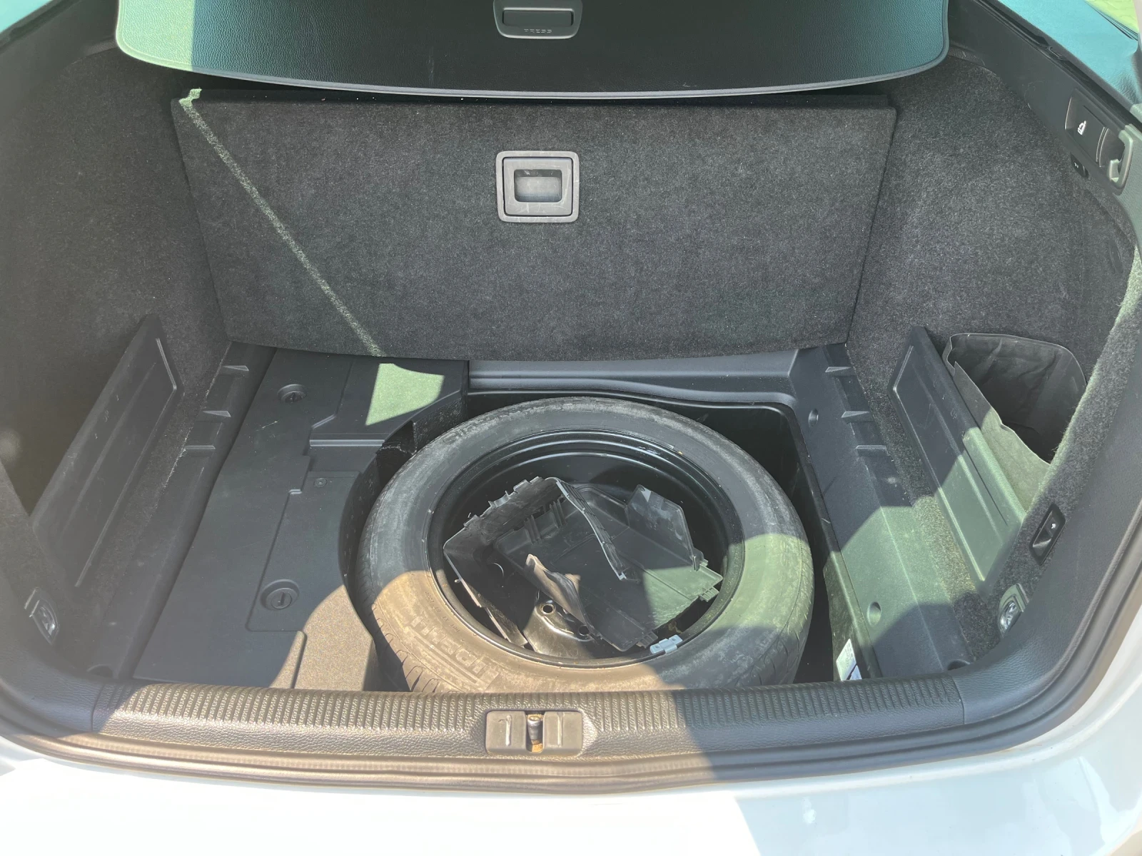 VW Passat 2.0tdi/DSG/пълна история и ТЮВ, снимка 14 - Автомобили и джипове - 55735900