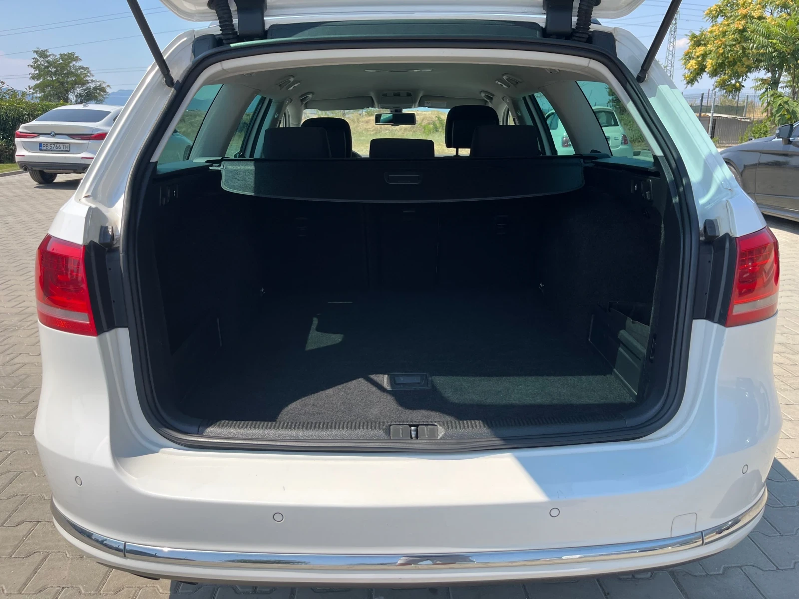 VW Passat 2.0tdi/DSG/пълна история и ТЮВ, снимка 13 - Автомобили и джипове - 55735900