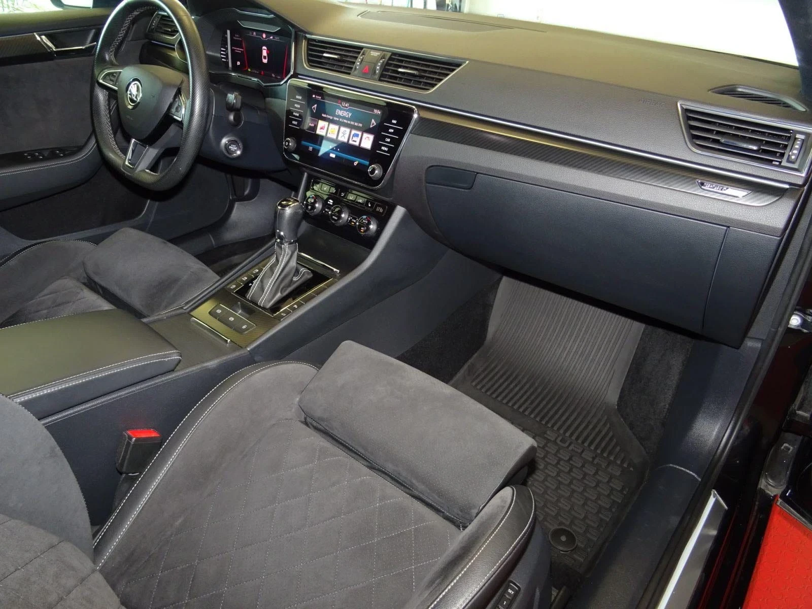 Skoda Superb 2.0TDI 190cc DSG7, снимка 10 - Автомобили и джипове - 56073602