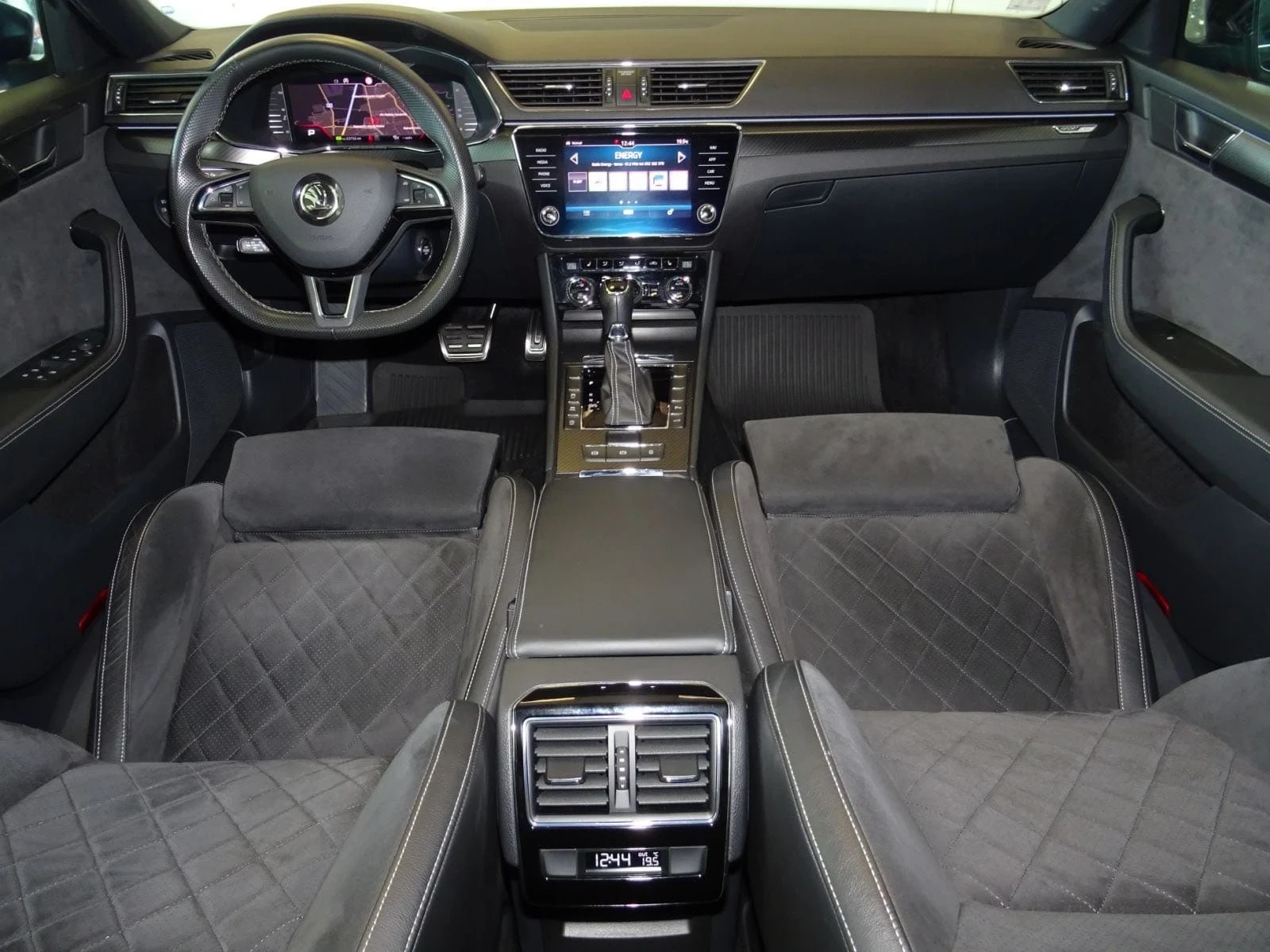Skoda Superb 2.0TDI 190cc DSG7, снимка 11 - Автомобили и джипове - 56073602