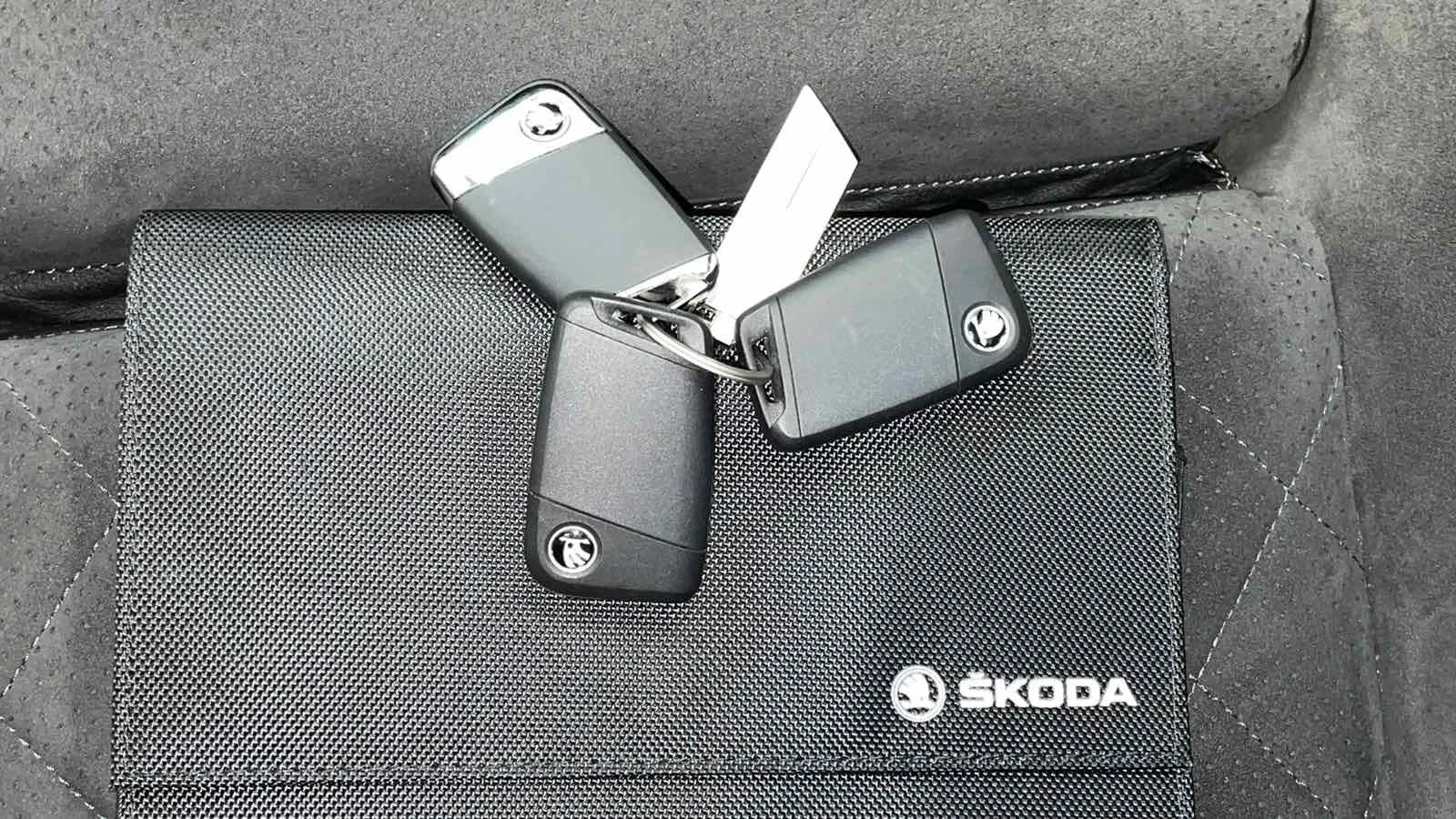 Skoda Superb 2.0TDI 190cc DSG7, снимка 2 - Автомобили и джипове - 56073602