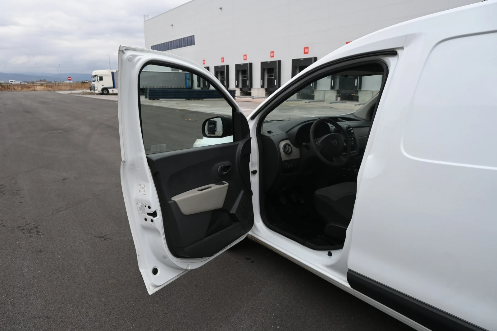 Dacia Dokker 1.5 dCi, снимка 9 - Автомобили и джипове - 56506740
