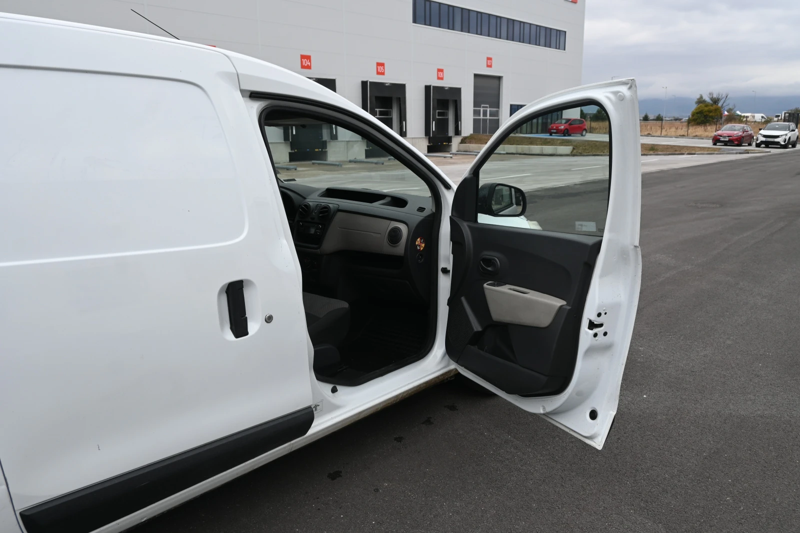 Dacia Dokker 1.5 dCi, снимка 13 - Автомобили и джипове - 56506740
