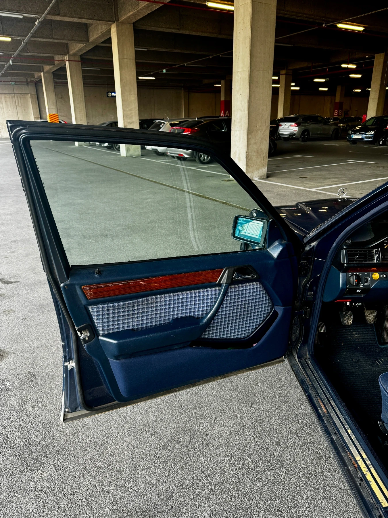 Mercedes-Benz 124 2.2 150к., снимка 14 - Автомобили и джипове - 56597308