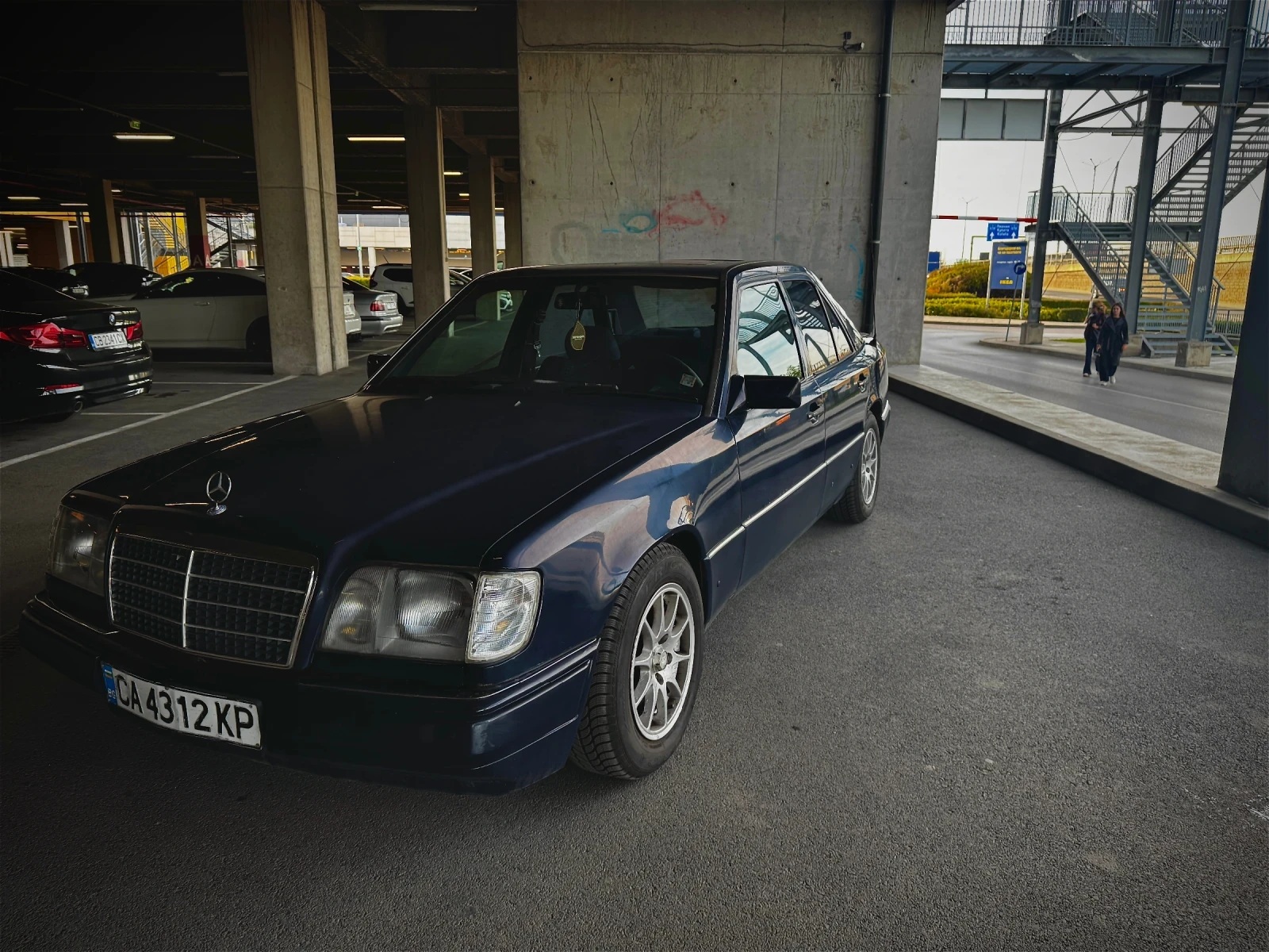 Mercedes-Benz 124 2.2 150к., снимка 10 - Автомобили и джипове - 56597308