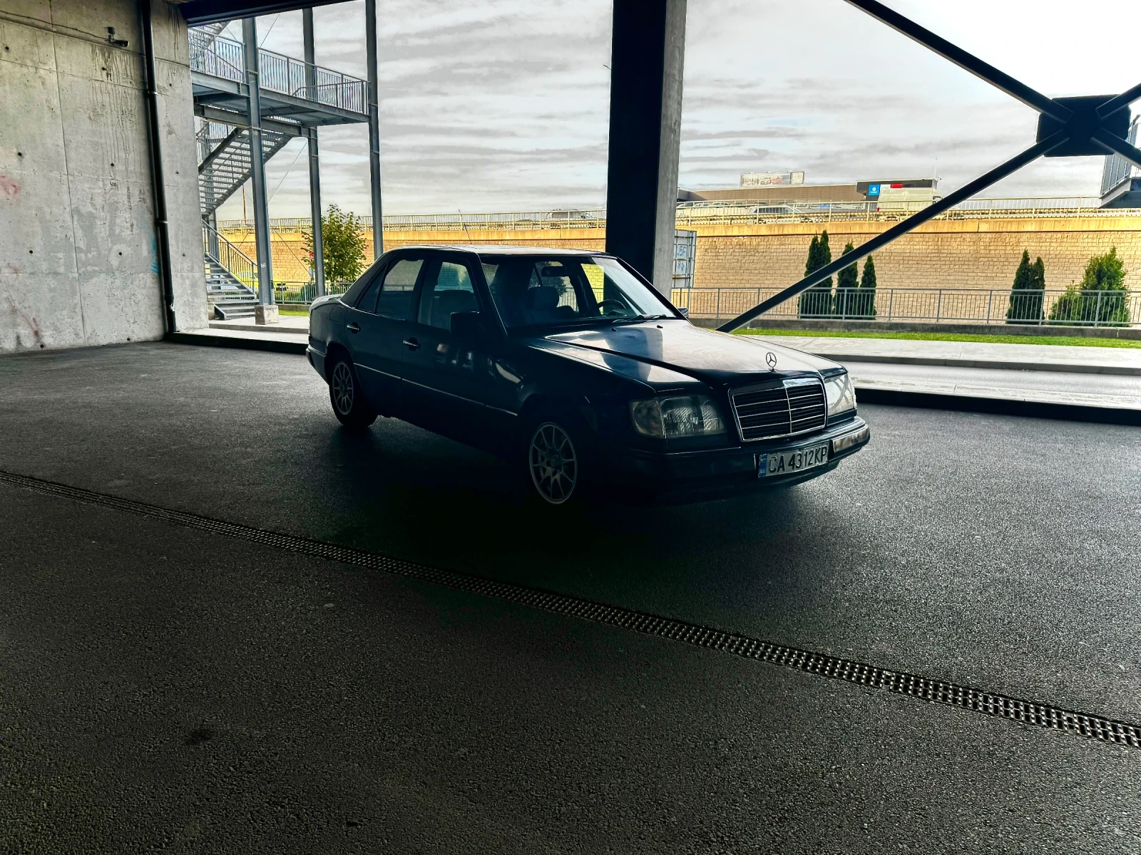 Mercedes-Benz 124 2.2 150к., снимка 8 - Автомобили и джипове - 56597308