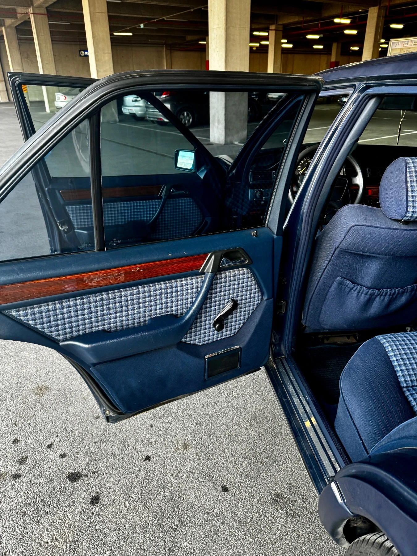 Mercedes-Benz 124 2.2 150к., снимка 17 - Автомобили и джипове - 56597308