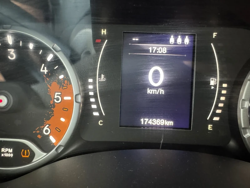 Jeep Renegade 1.6M-jet, снимка 15 - Автомобили и джипове - 52426993