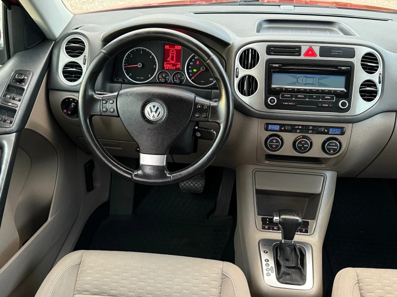 VW Tiguan 2.0TDi 140к.с * DSG* * 4-Motion* * Xenon* , снимка 10 - Автомобили и джипове - 52417769