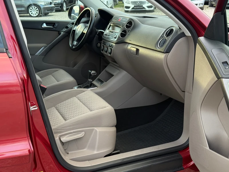 VW Tiguan 2.0TDi 140к.с * DSG* * 4-Motion* * Xenon* , снимка 11 - Автомобили и джипове - 52417769