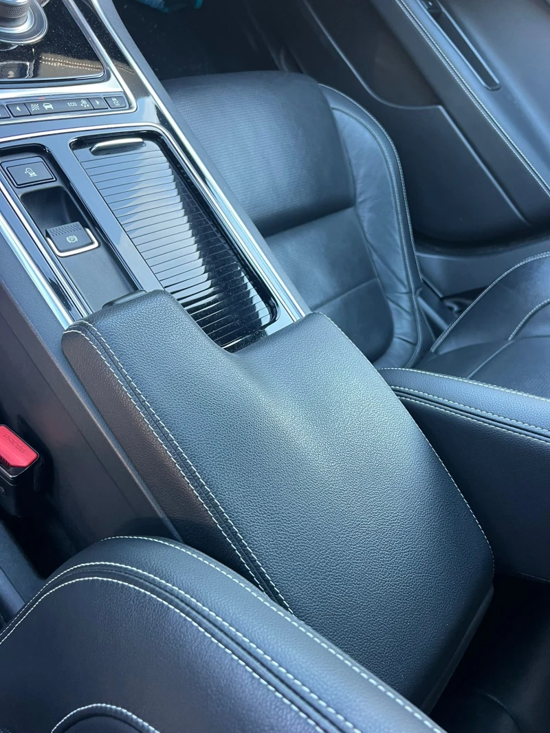 Jaguar XE, снимка 11 - Автомобили и джипове - 52775558