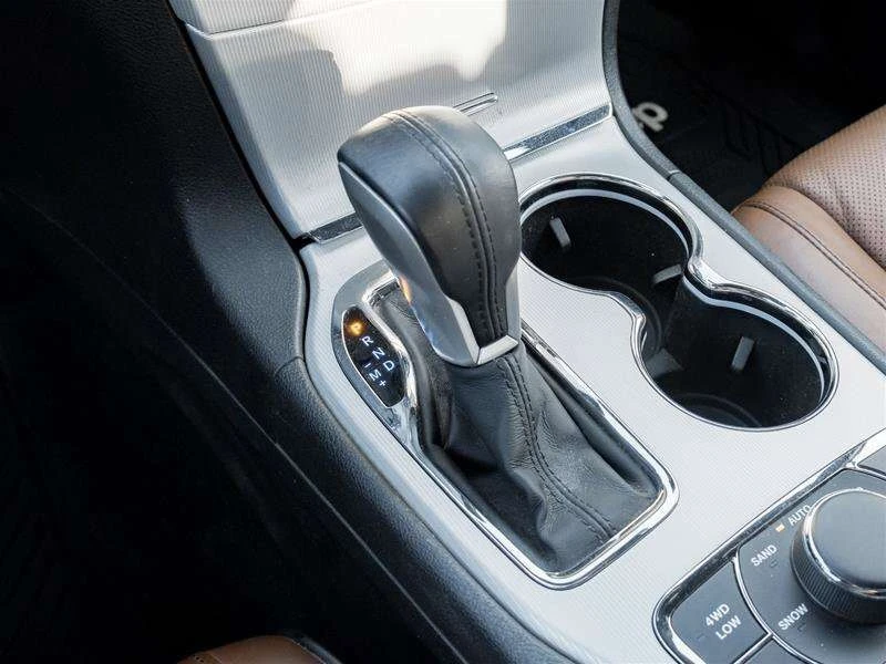 Jeep Grand cherokee * Summit * CARFAX * ФИКСИРАНА ЦЕНА, снимка 15 - Автомобили и джипове - 53201154