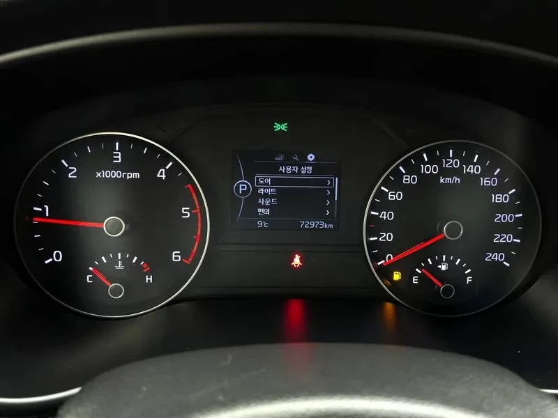 Kia Sportage 2.0 CRDi 4WD, снимка 8 - Автомобили и джипове - 54275014