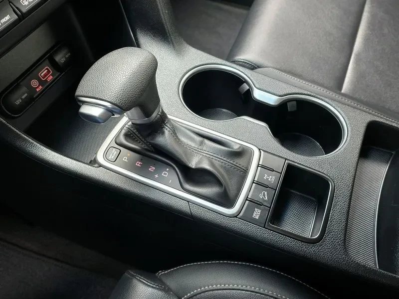 Kia Sportage 2.0 CRDi 4WD, снимка 9 - Автомобили и джипове - 54275014