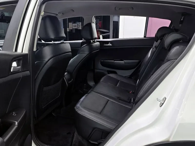 Kia Sportage 2.0 CRDi 4WD, снимка 13 - Автомобили и джипове - 54275014