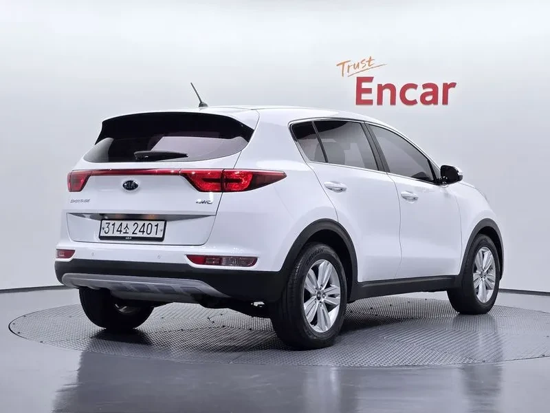 Kia Sportage 2.0 CRDi 4WD, снимка 2 - Автомобили и джипове - 54275014