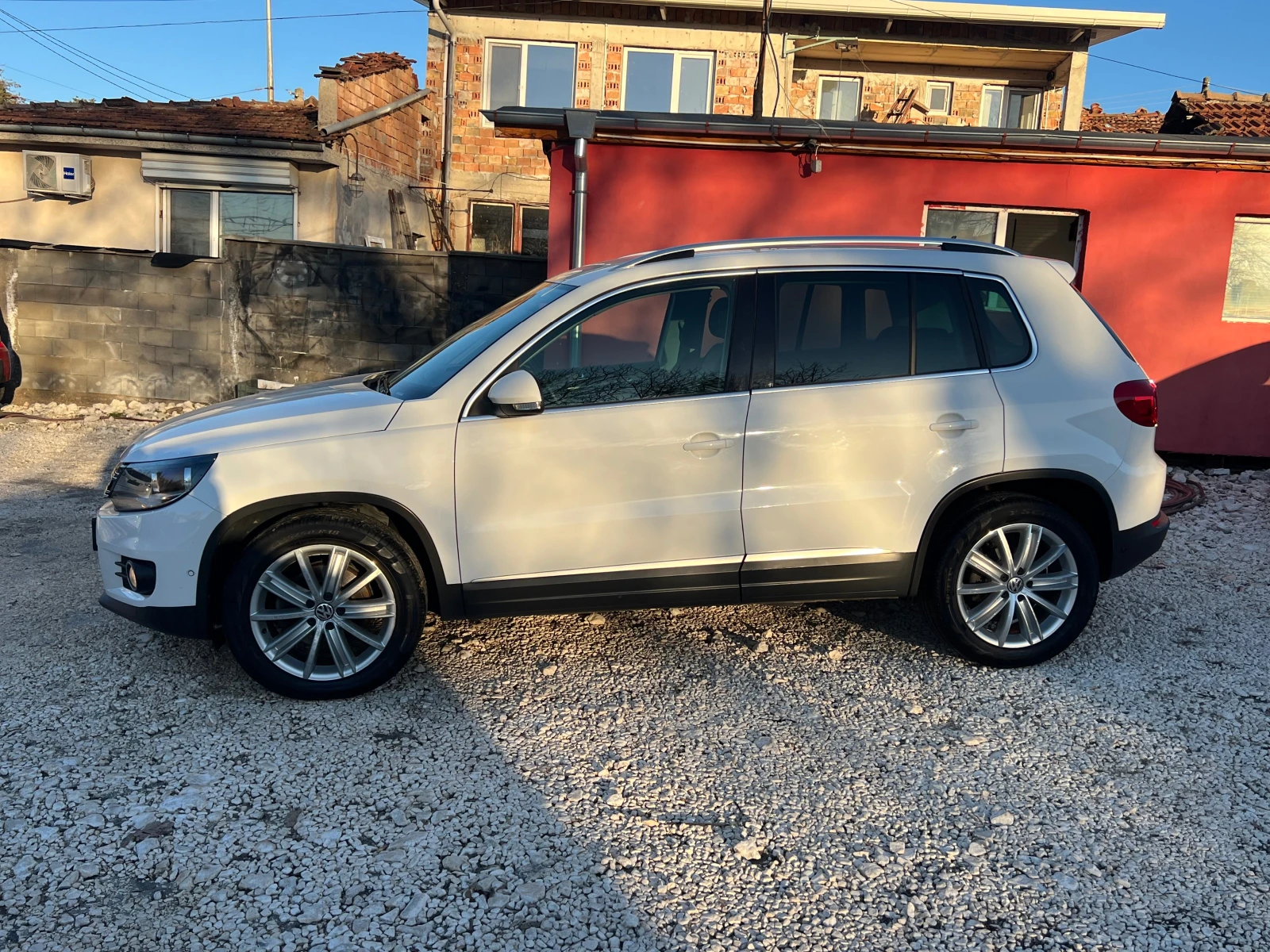 VW Tiguan 2.0 TDI 4MOTION SPORT - изображение 2