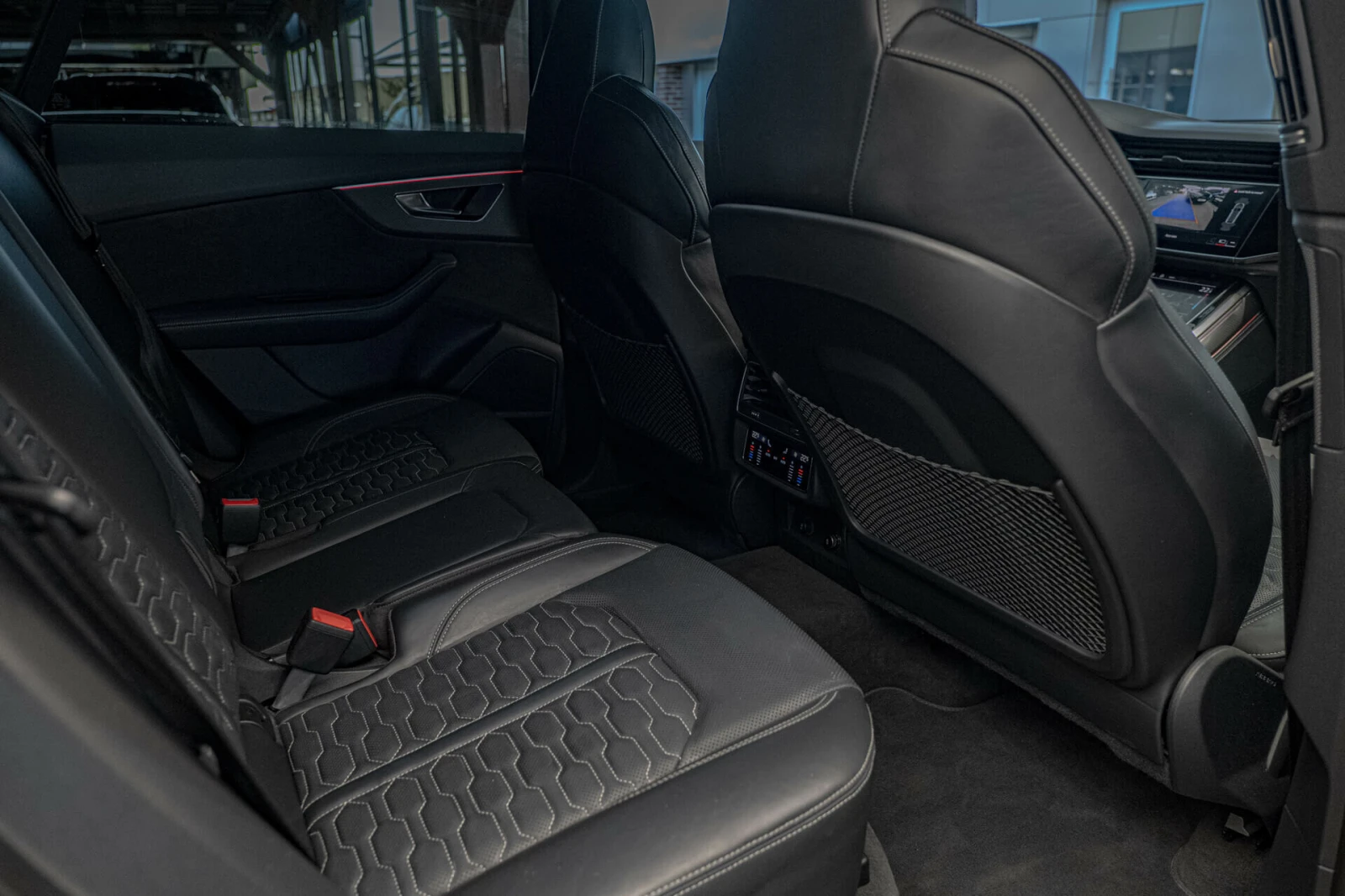 Audi RSQ8 4.0TFSI/BANG&OLUFSEN/Камера/Обдухване/Панорама - изображение 9