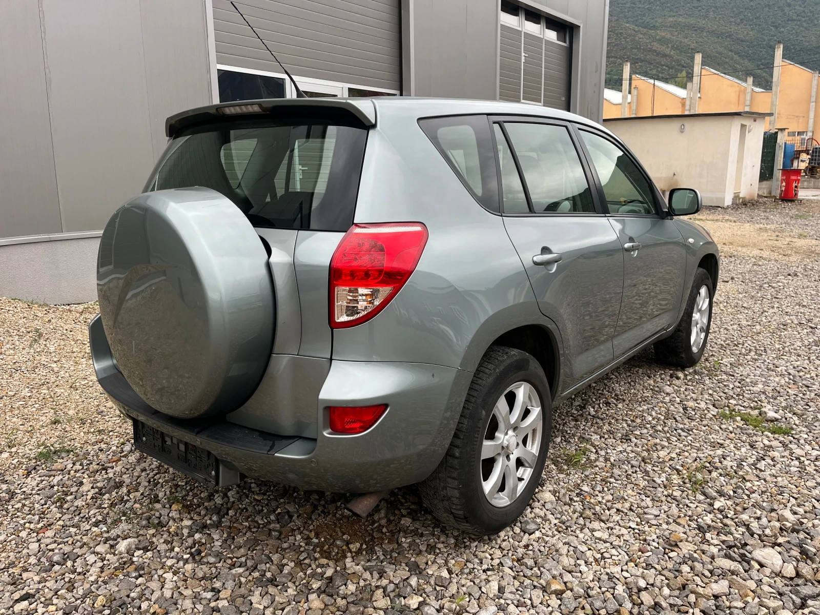 Toyota Rav4 2.2D-4D 136кс - изображение 6