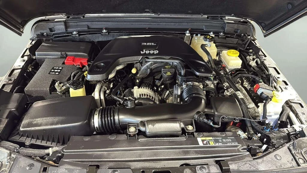 Jeep Wrangler Unlimited Sahara * 4WD * AвтоКредит* (ЦЕНА ДО БГ) - изображение 9