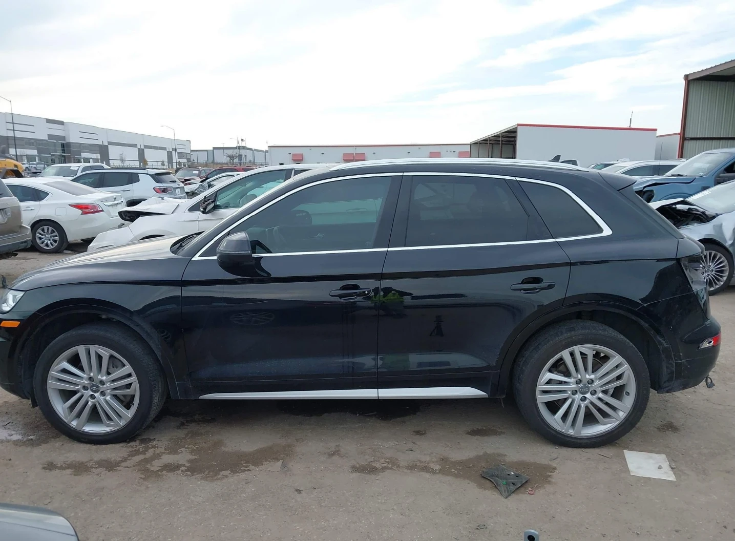 Audi Q5 * ДИГИТАЛНО* ТАБЛО* ПАНОРАМА* КАМЕРА* ПОДГРЕВ* , снимка 5 - Автомобили и джипове - 53853118