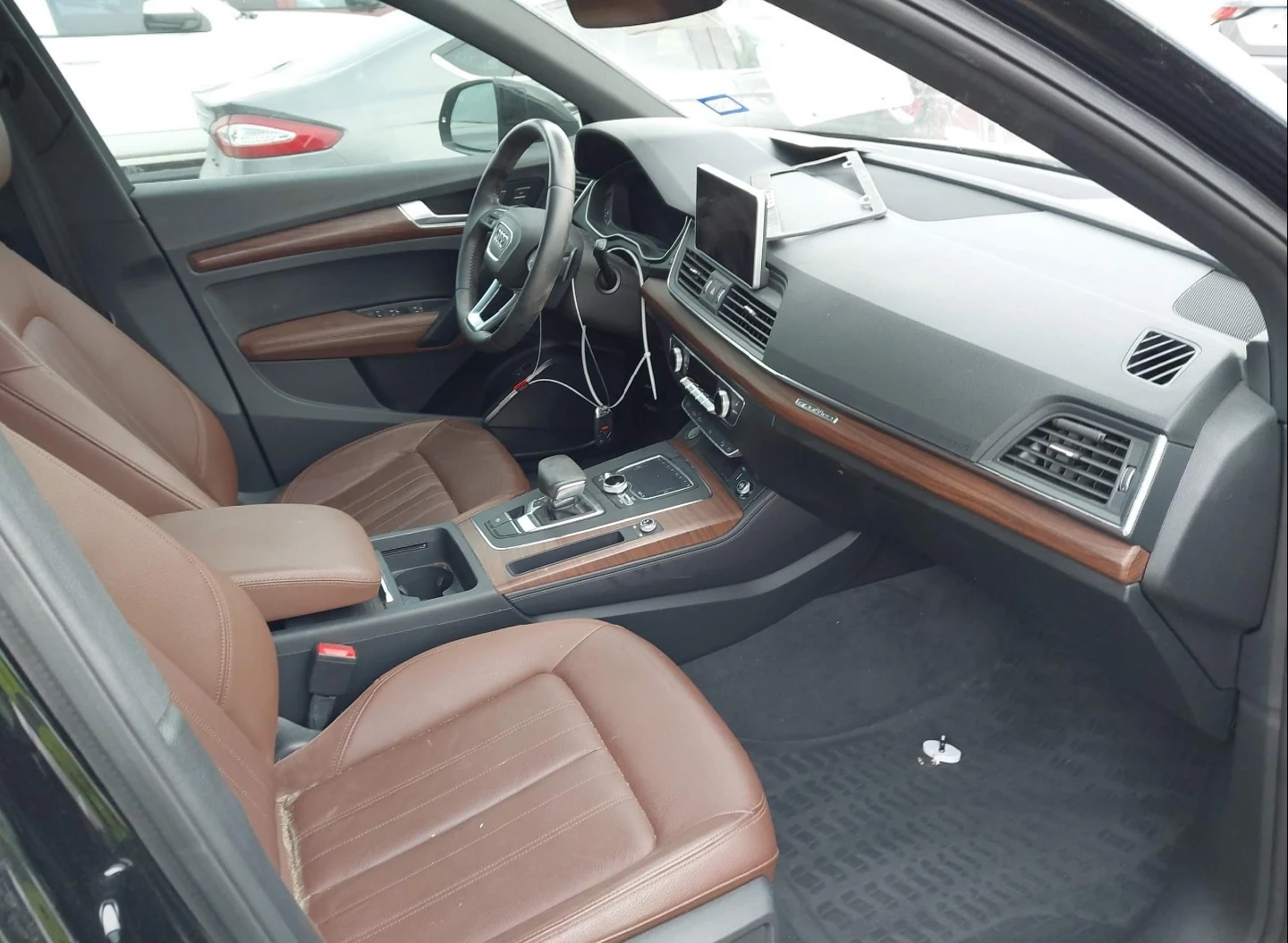 Audi Q5 * ДИГИТАЛНО* ТАБЛО* ПАНОРАМА* КАМЕРА* ПОДГРЕВ* , снимка 10 - Автомобили и джипове - 53853118