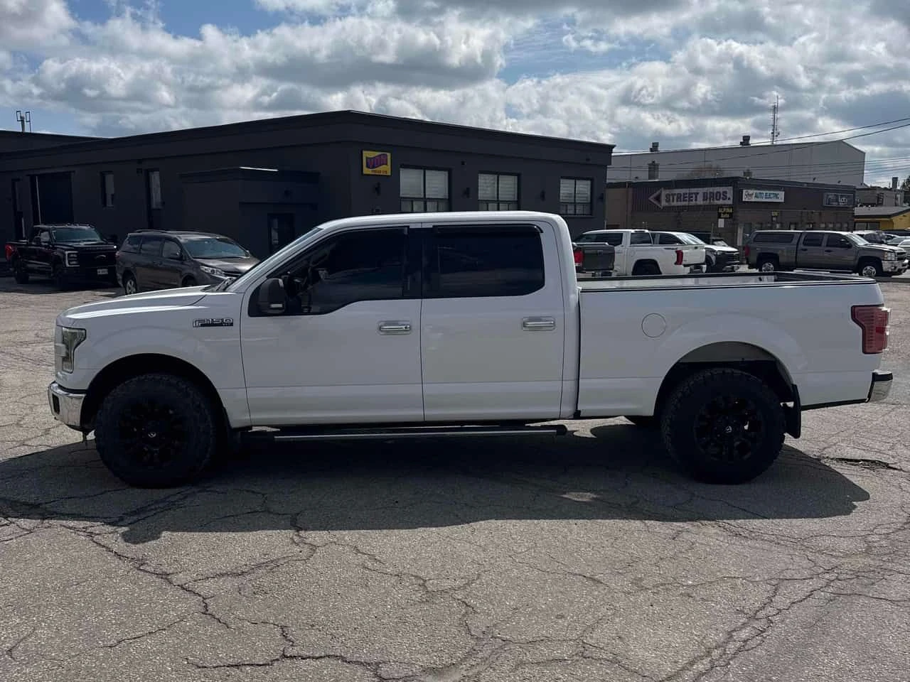 Ford F150 * 4WD SuperCrew * 2 КЛЮЧА* KEYLESS* , снимка 2 - Автомобили и джипове - 54119825