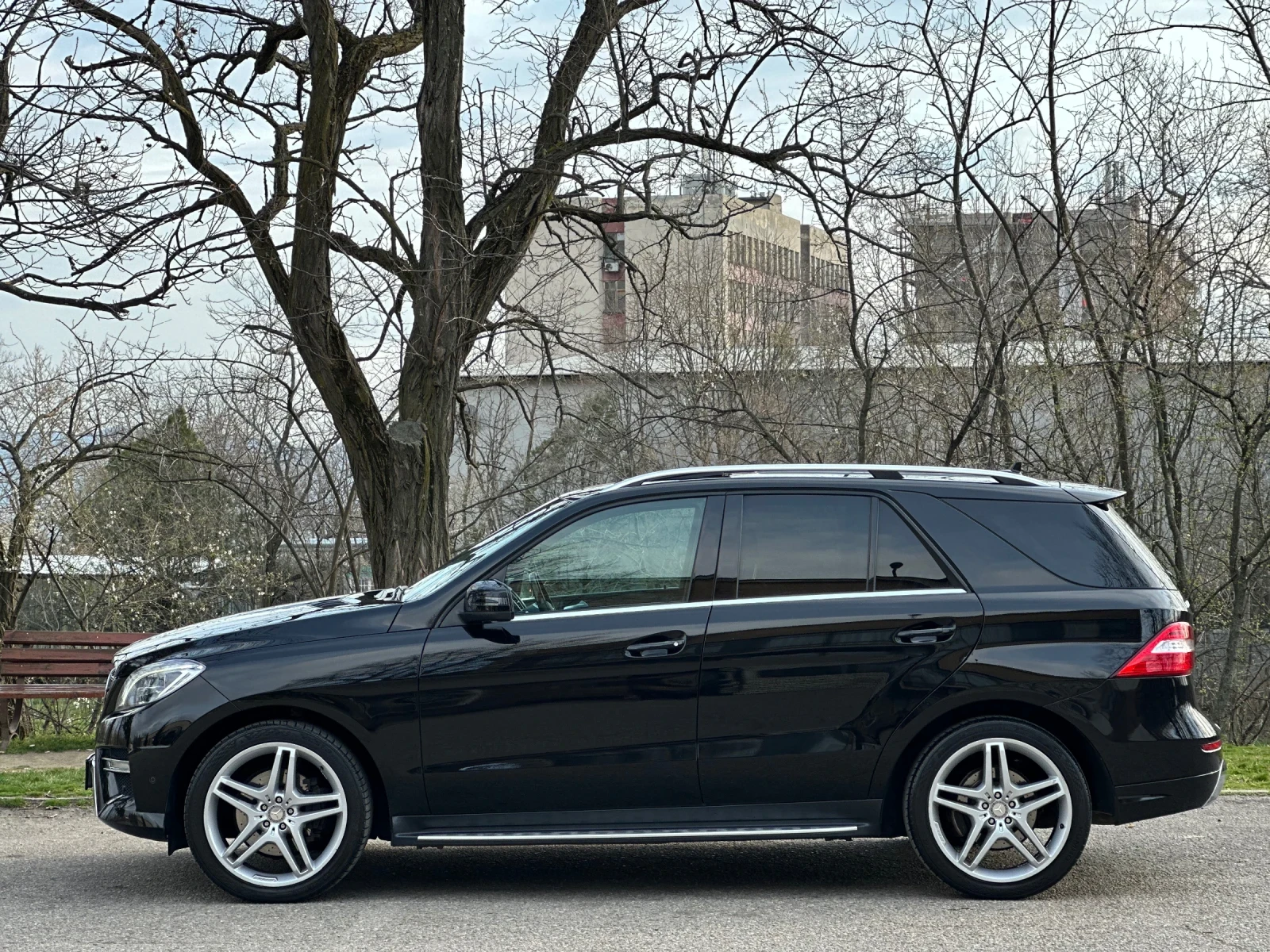 Mercedes-Benz ML 350 AMG/DISTRONIK/EDITION1/DESIGNO, снимка 6 - Автомобили и джипове - 54274593