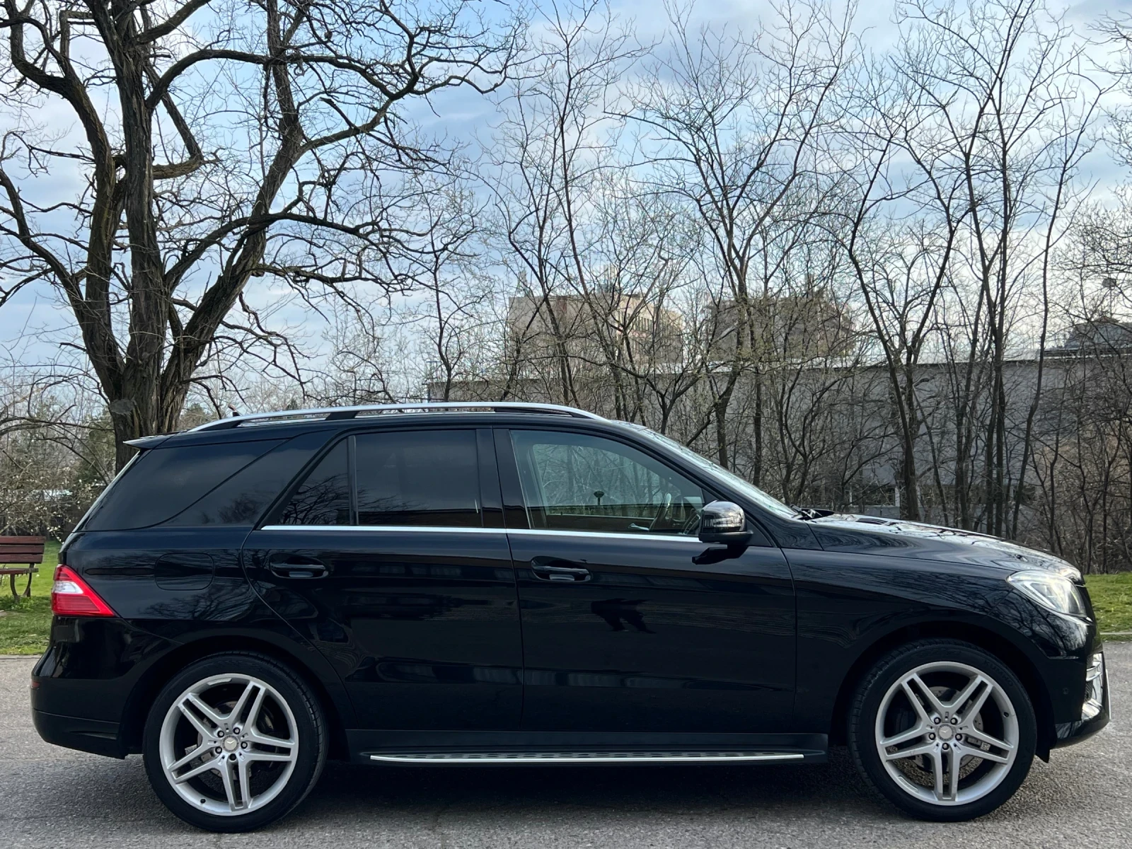 Mercedes-Benz ML 350 AMG/DISTRONIK/EDITION1/DESIGNO, снимка 7 - Автомобили и джипове - 54274593