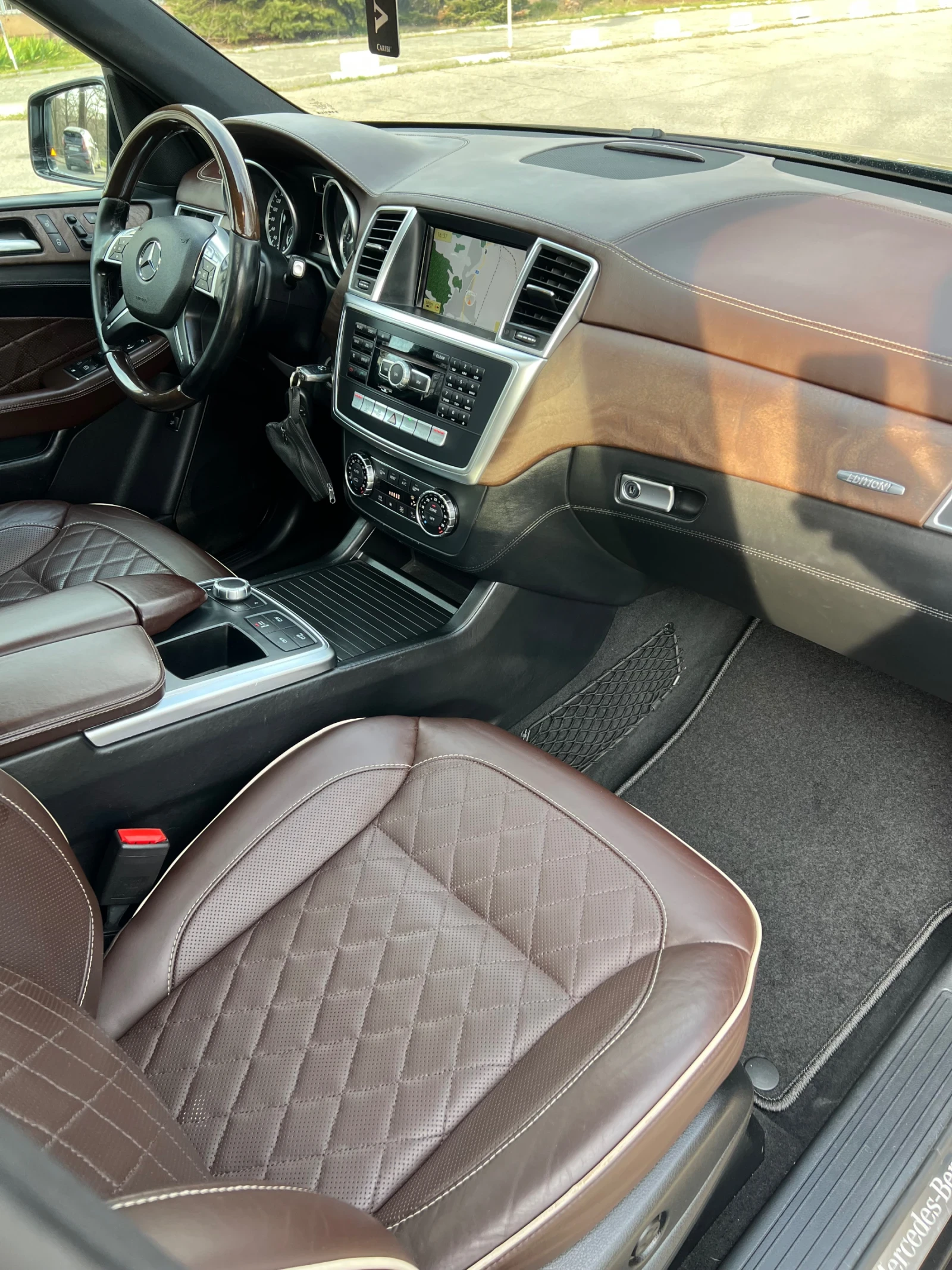 Mercedes-Benz ML 350 AMG/DISTRONIK/EDITION1/DESIGNO, снимка 9 - Автомобили и джипове - 54274593