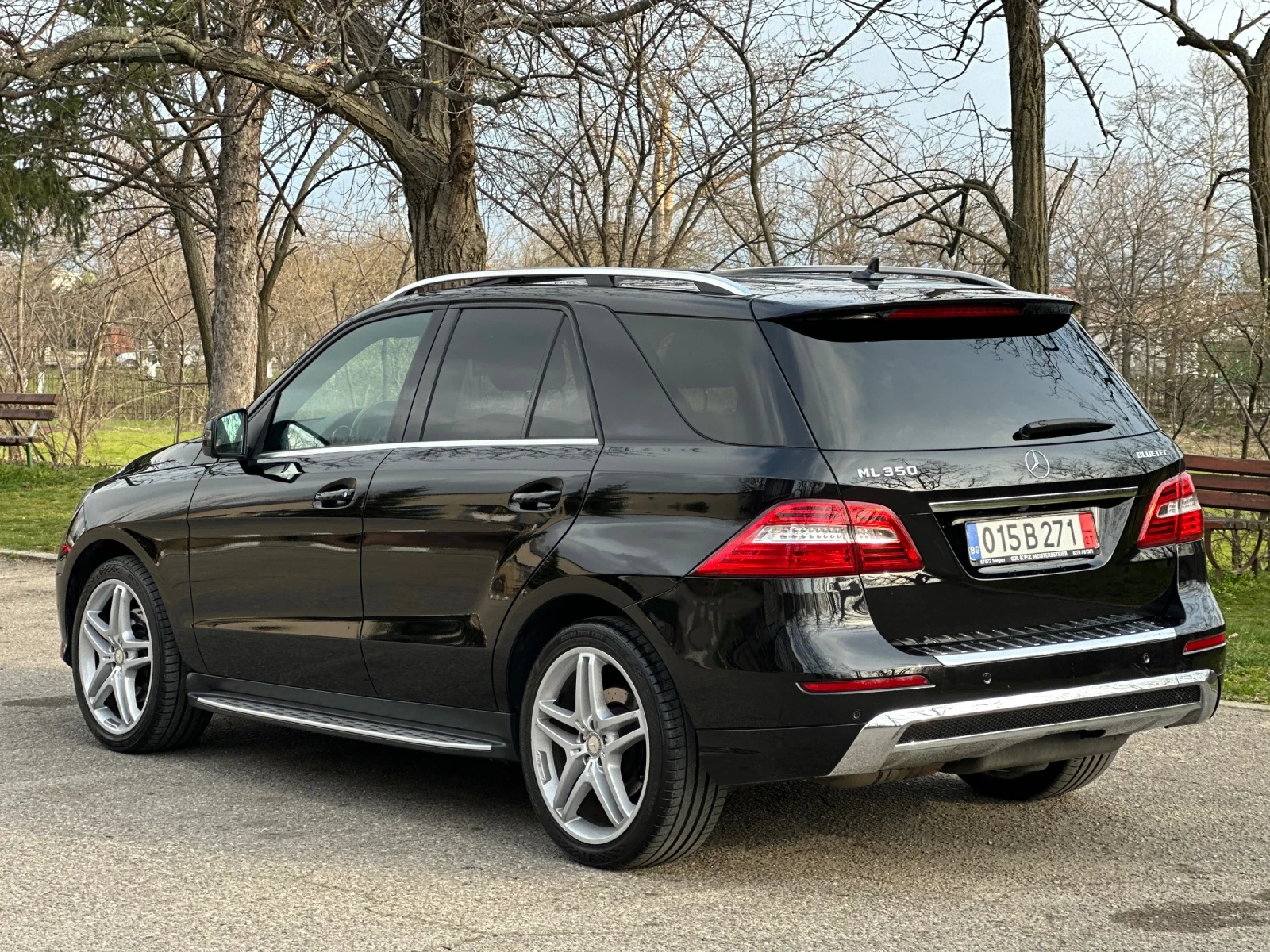 Mercedes-Benz ML 350 AMG/DISTRONIK/EDITION1/DESIGNO, снимка 4 - Автомобили и джипове - 54274593