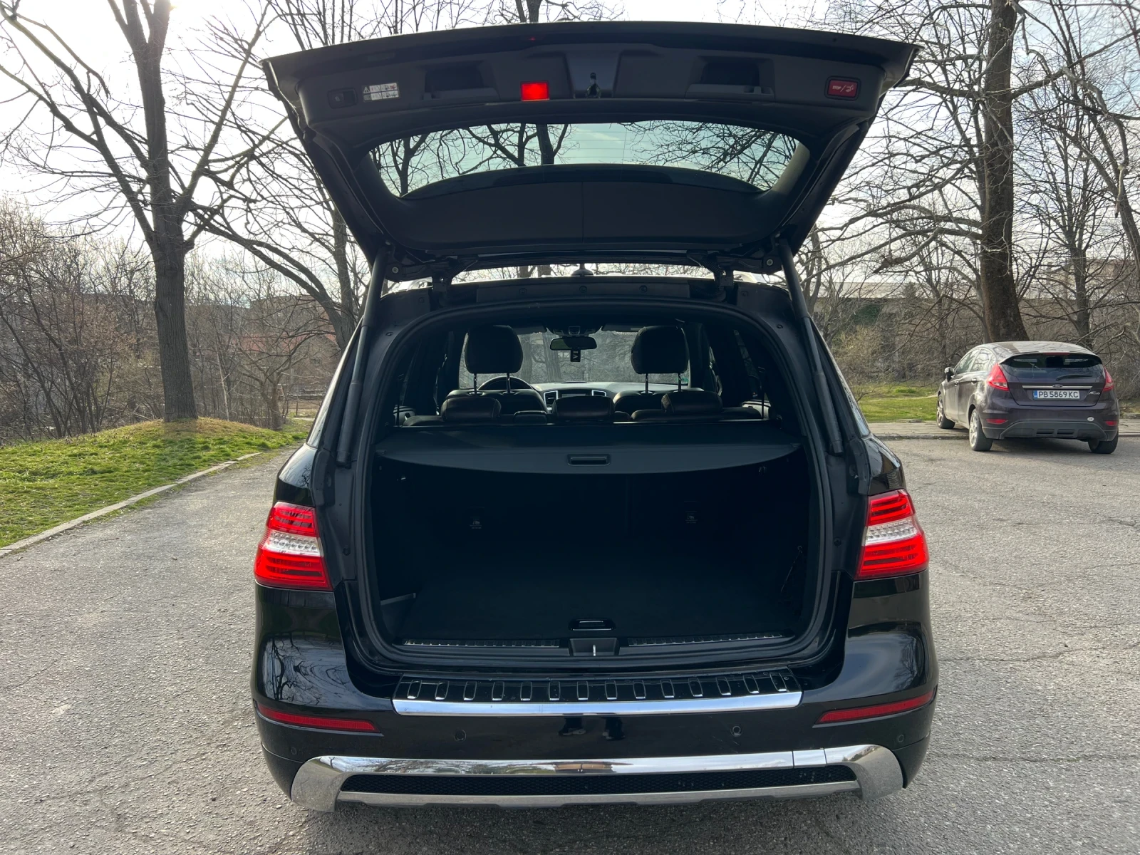 Mercedes-Benz ML 350 AMG/DISTRONIK/EDITION1/DESIGNO, снимка 11 - Автомобили и джипове - 54274593