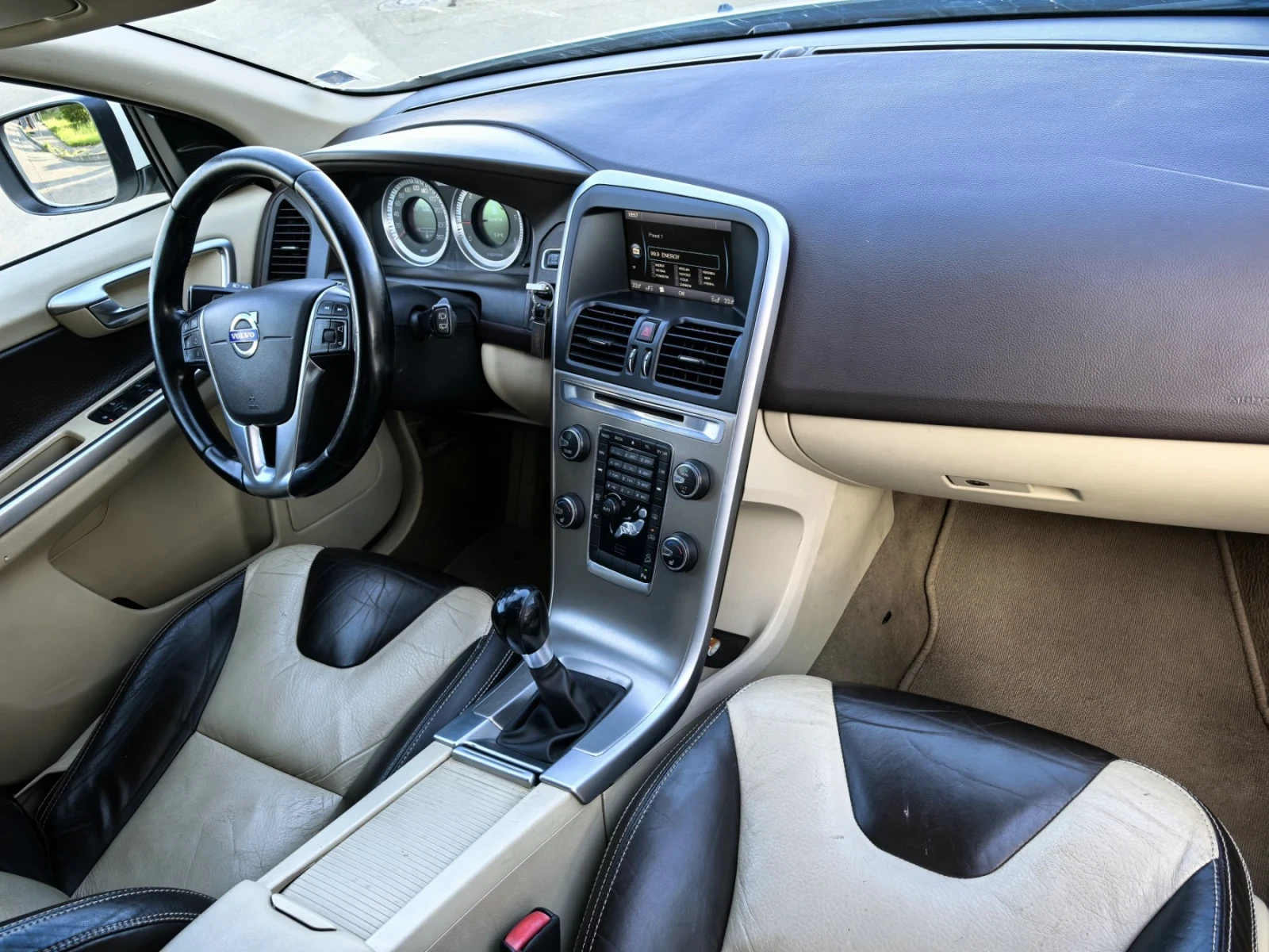 Volvo XC60 AWD, снимка 7 - Автомобили и джипове - 54556401