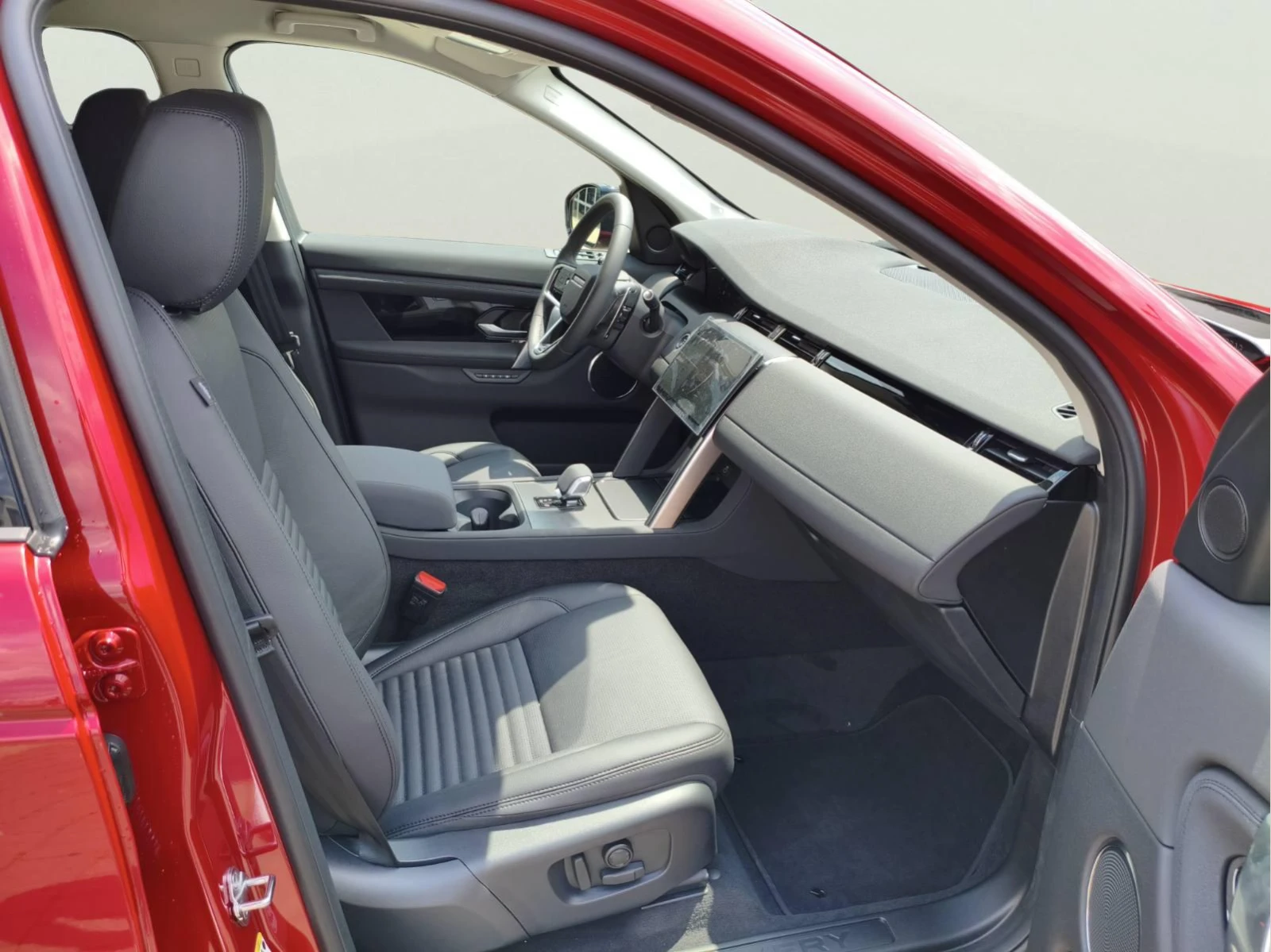 Land Rover Discovery Sport PHEV, снимка 9 - Автомобили и джипове - 54887675
