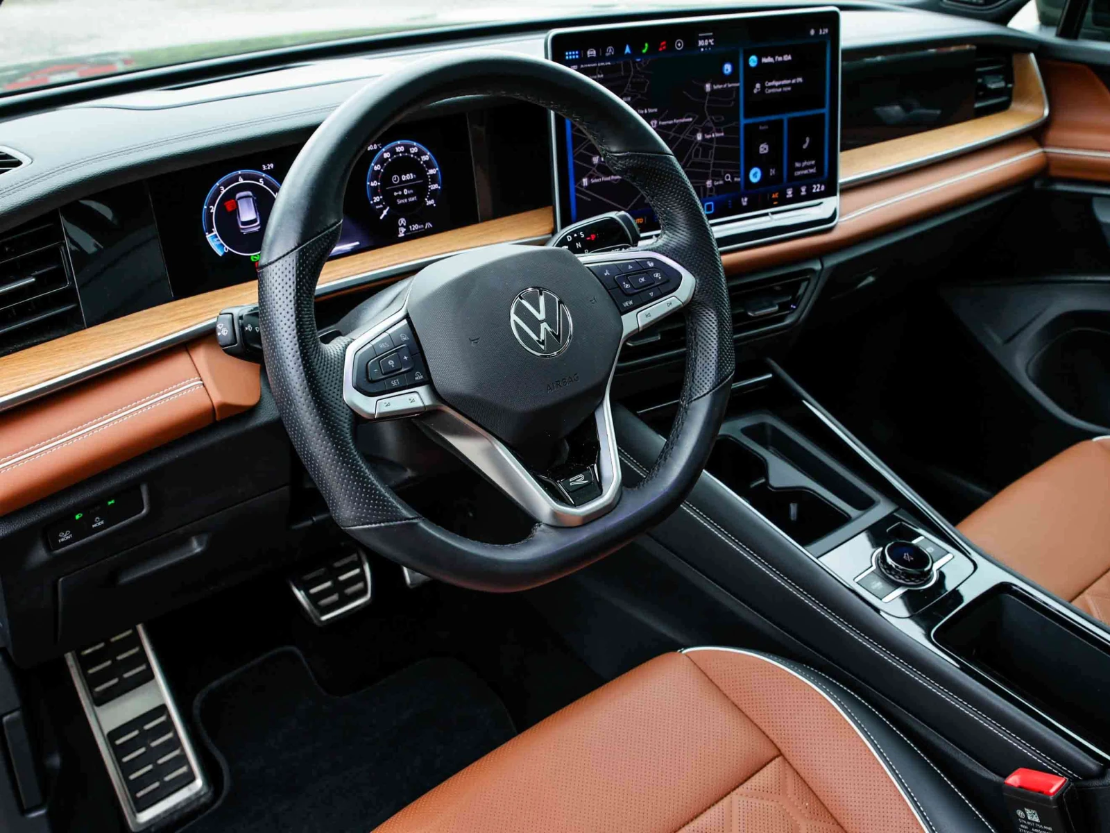 VW Tiguan Highline Turbo R-Line / ПОДГРЕВ НА СЕДАЛКИ/ ВОЛАН , снимка 10 - Автомобили и джипове - 56155995