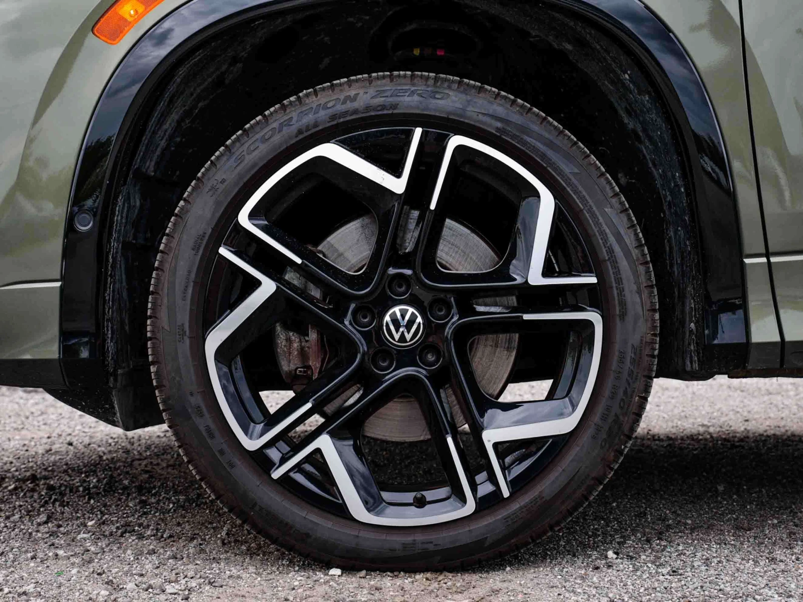 VW Tiguan Highline Turbo R-Line / ПОДГРЕВ НА СЕДАЛКИ/ ВОЛАН , снимка 8 - Автомобили и джипове - 56155995