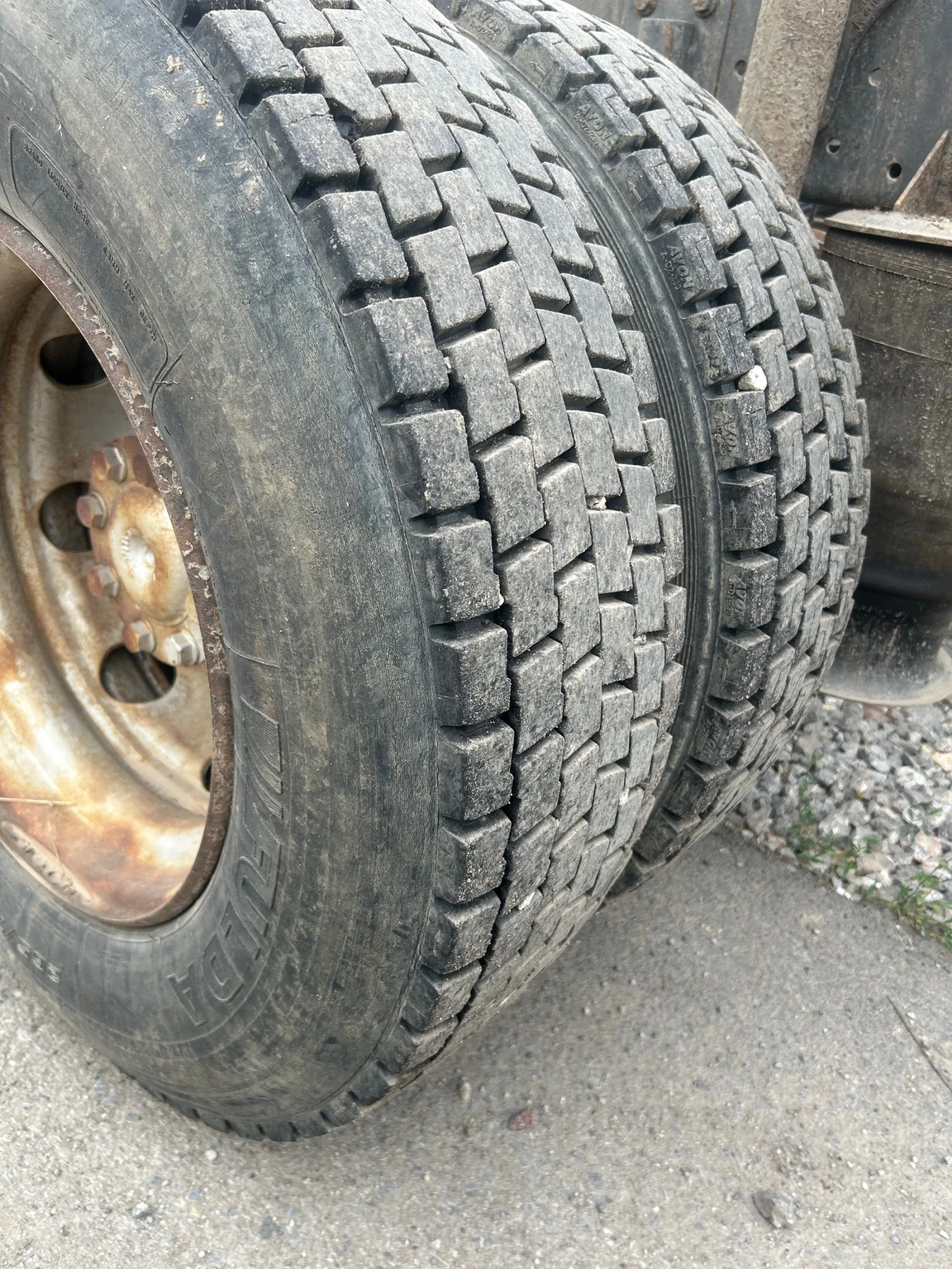 Mercedes-Benz 1017 Гуми с джанти 265.70R19, 5, снимка 2 - Камиони - 54885149