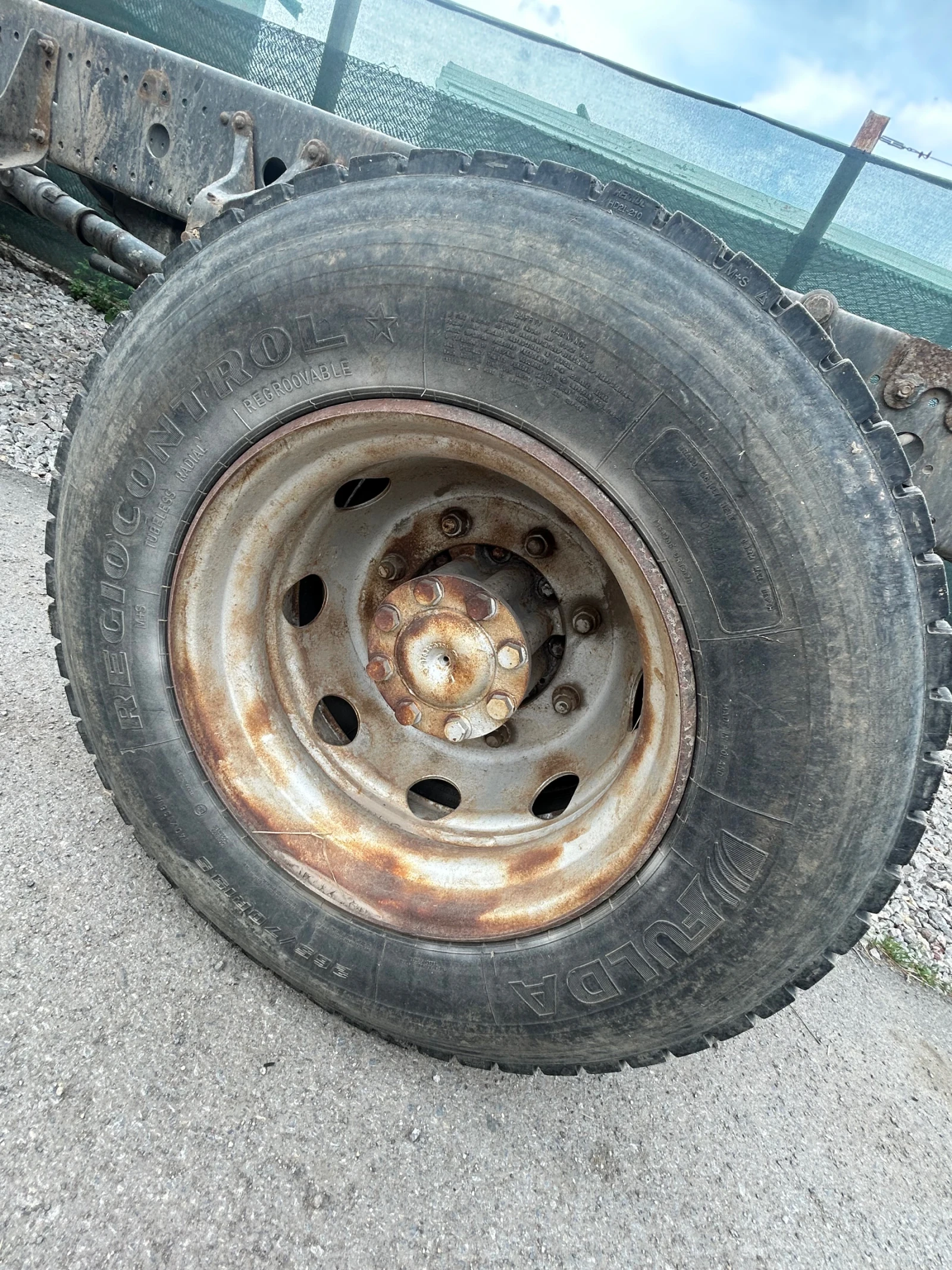 Mercedes-Benz 1017 Гуми с джанти 265.70R19, 5, снимка 6 - Камиони - 54885149