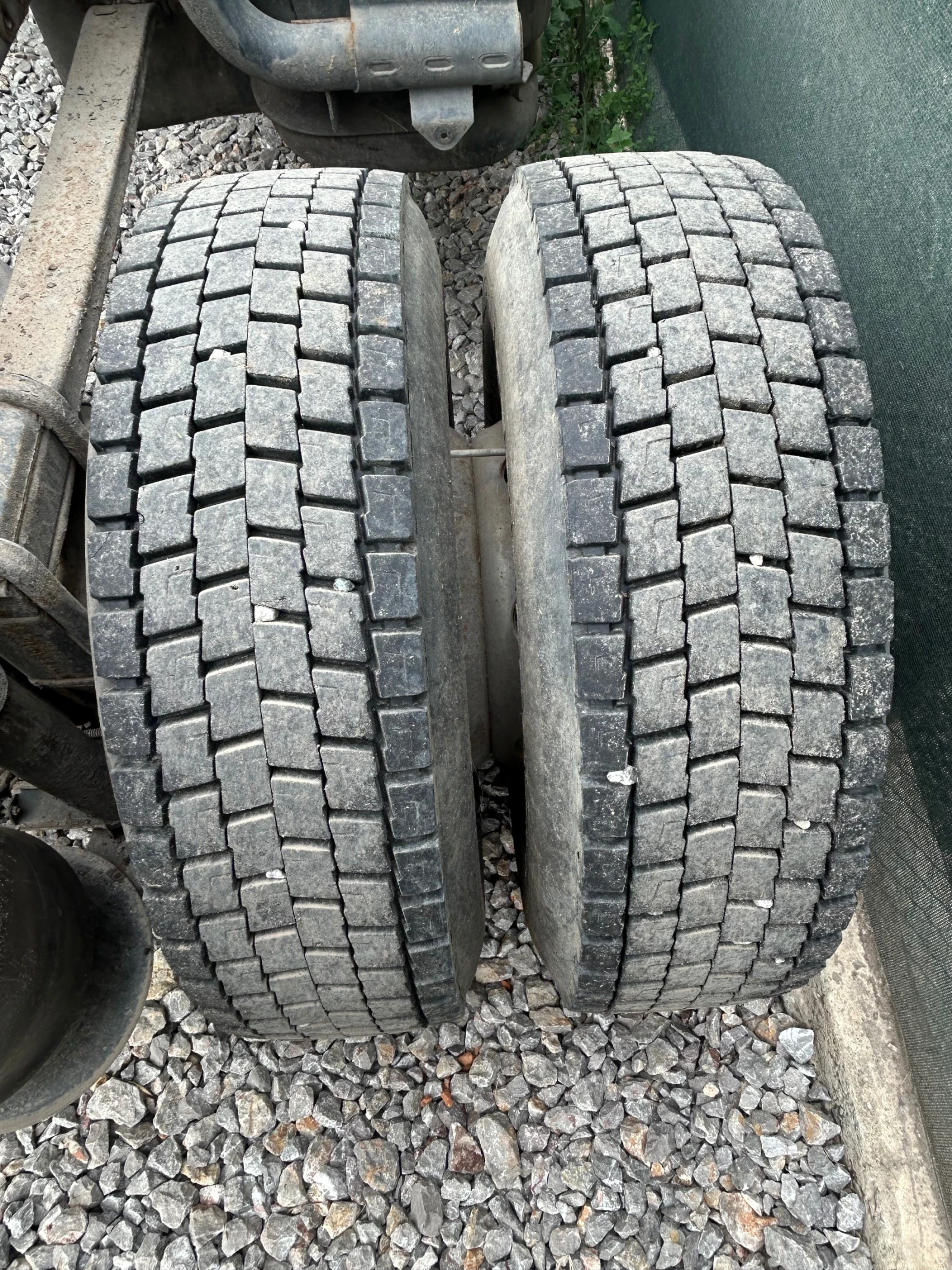 Mercedes-Benz 1017 Гуми с джанти 265.70R19, 5, снимка 3 - Камиони - 54885149