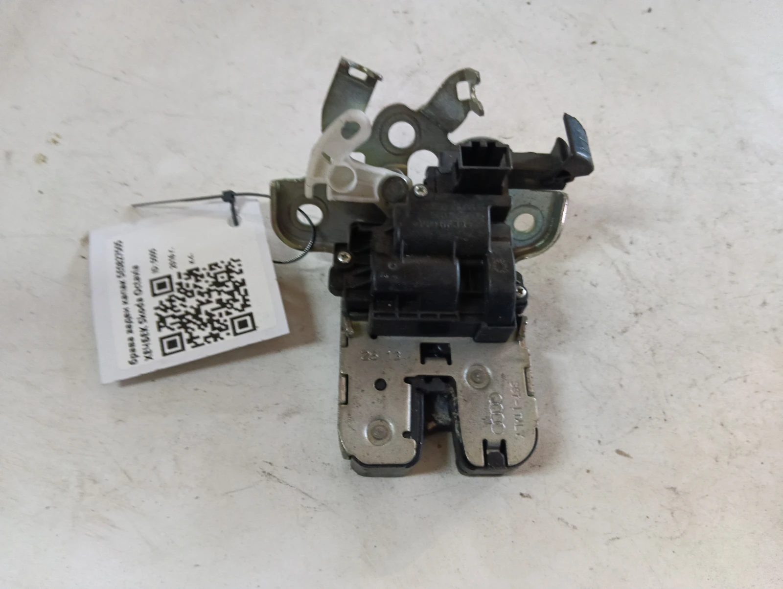 брава заден капак 5E0827505 ХЕЧБЕК Skoda Octavia