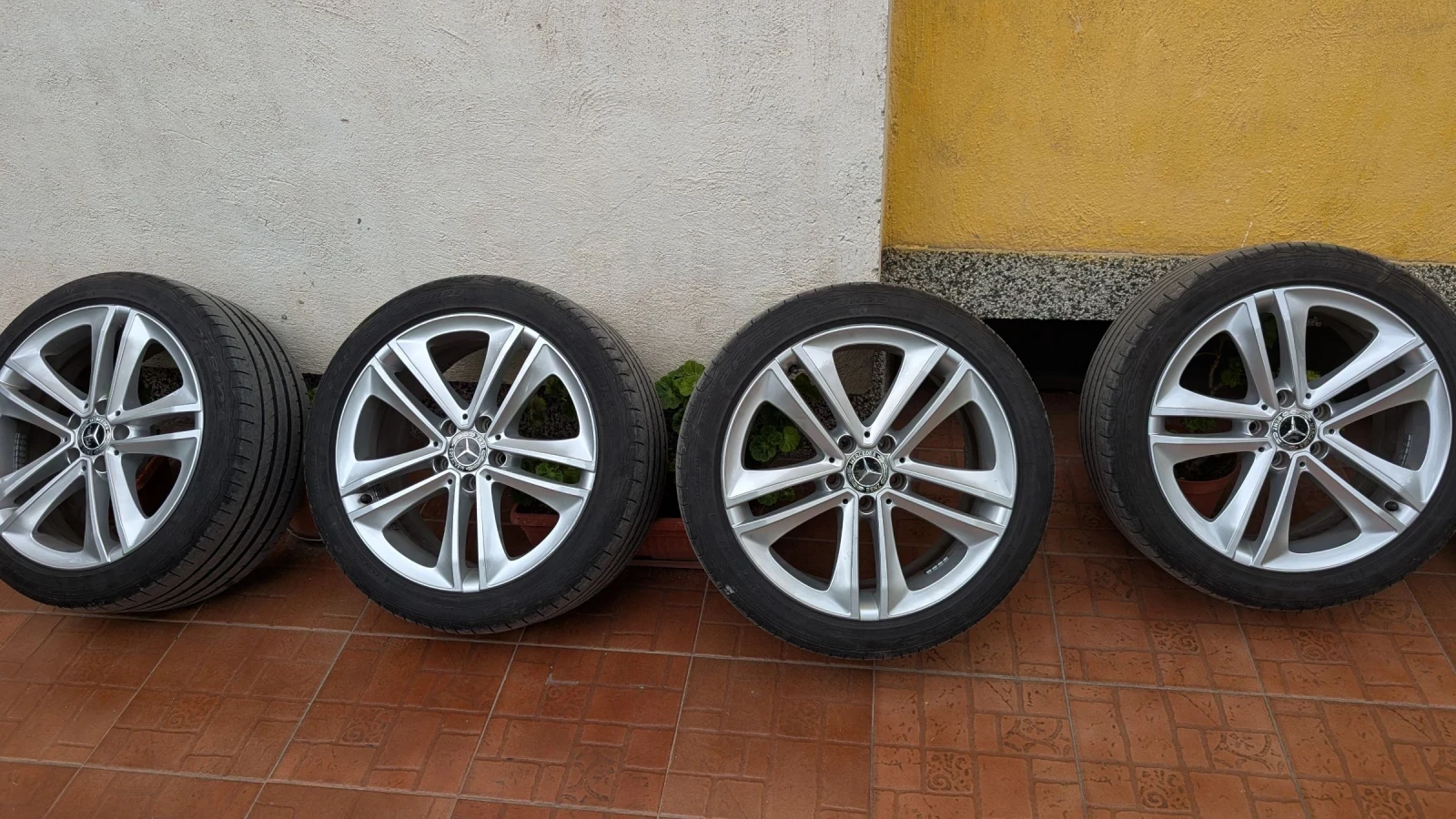 Гуми с джанти Debica 245/40R18