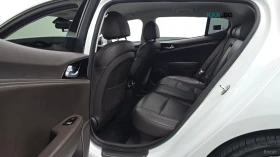 Kia Stinger 3.3* TURBO* AWD* MASTERS* КАМЕРА* ПОДГРЕВ* ОБДУХ* , снимка 11