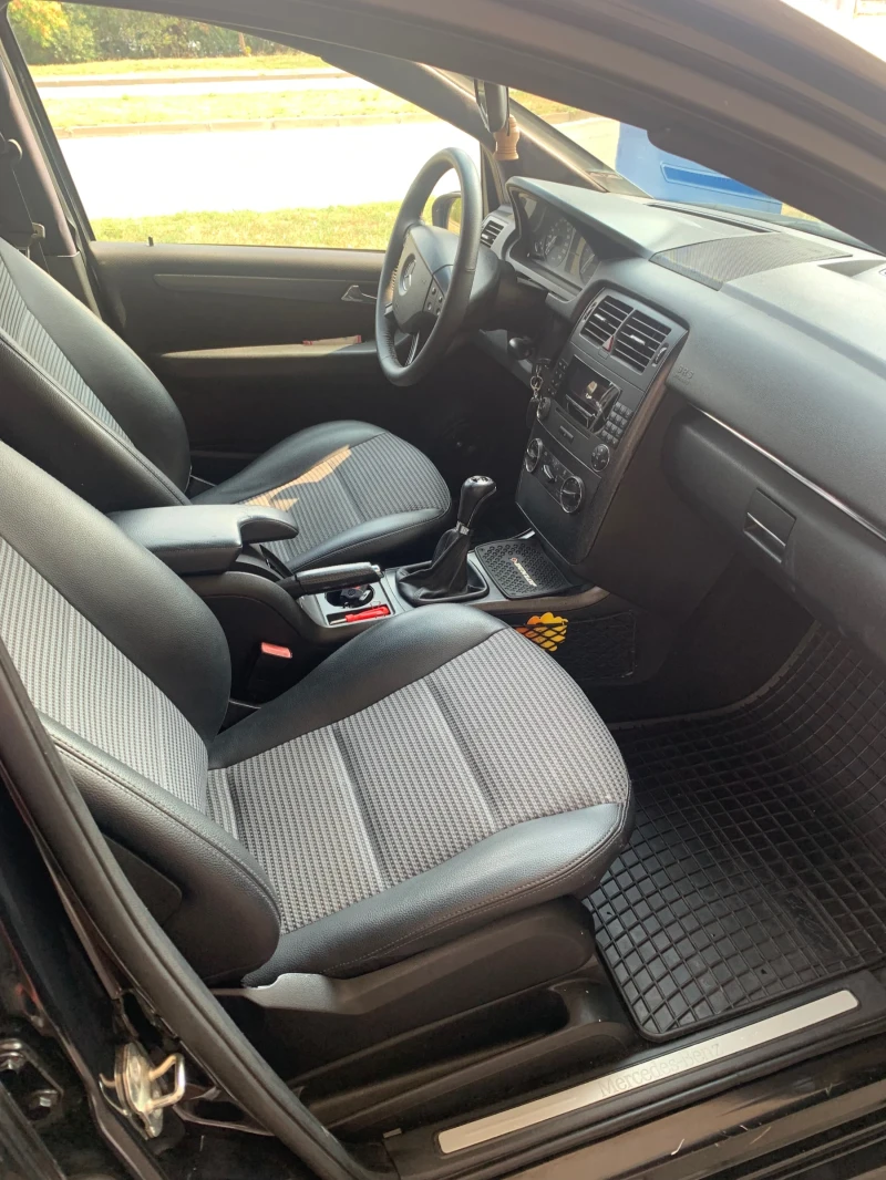 Mercedes-Benz B 180 Sport, снимка 11 - Автомобили и джипове - 47152761