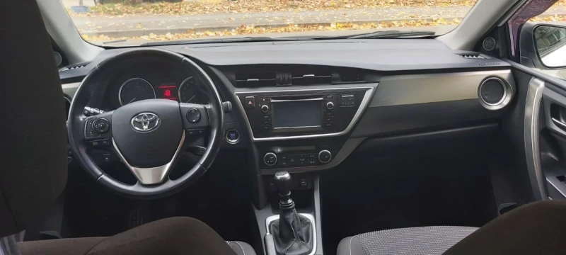 Toyota Auris 2.0 D4d 124hp, снимка 5 - Автомобили и джипове - 47821124